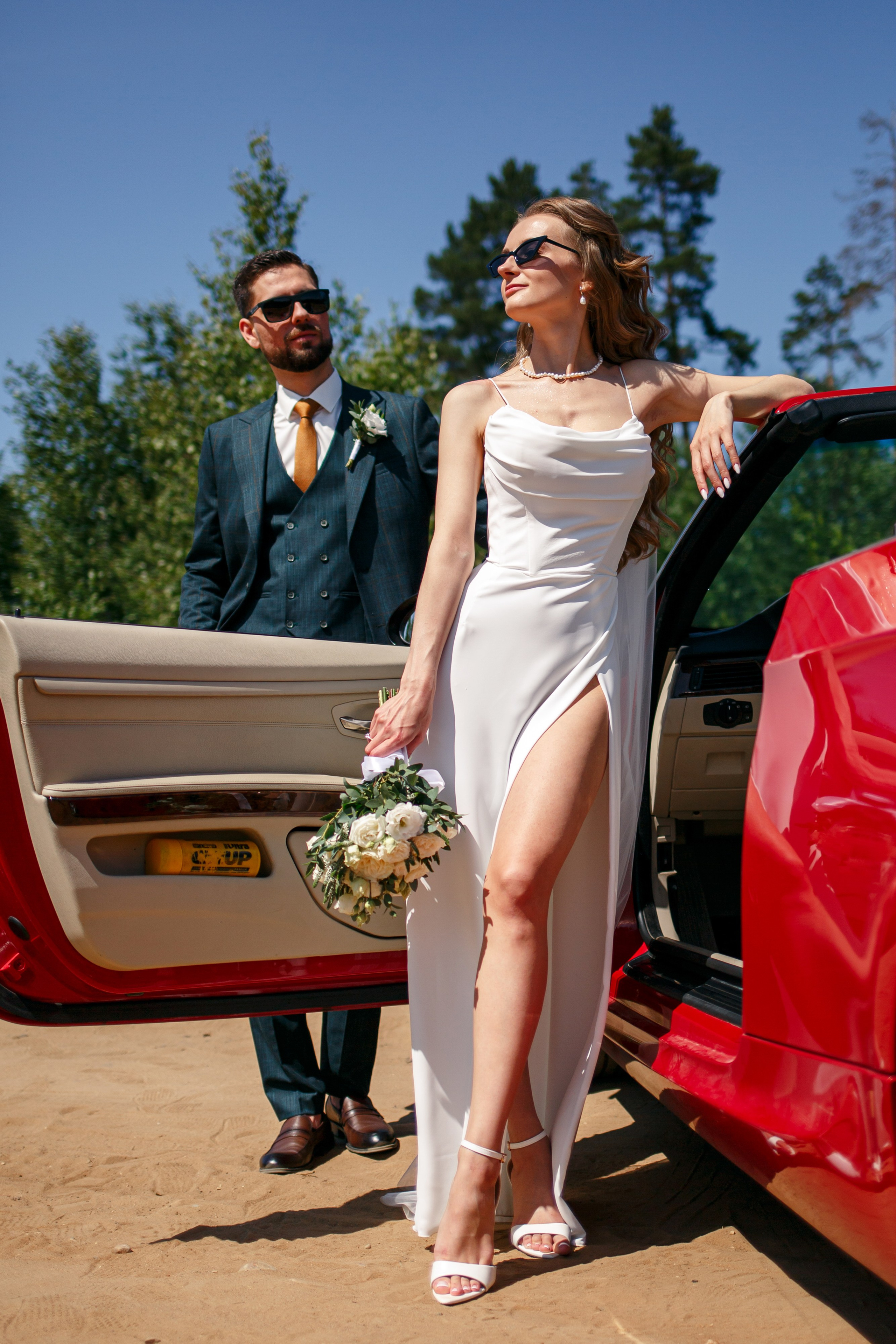 Свадебная фотосессия с кабриолетом и в загородном клубе Artiland. Свадебный фотограф Москва и МО Сергей Киржаев