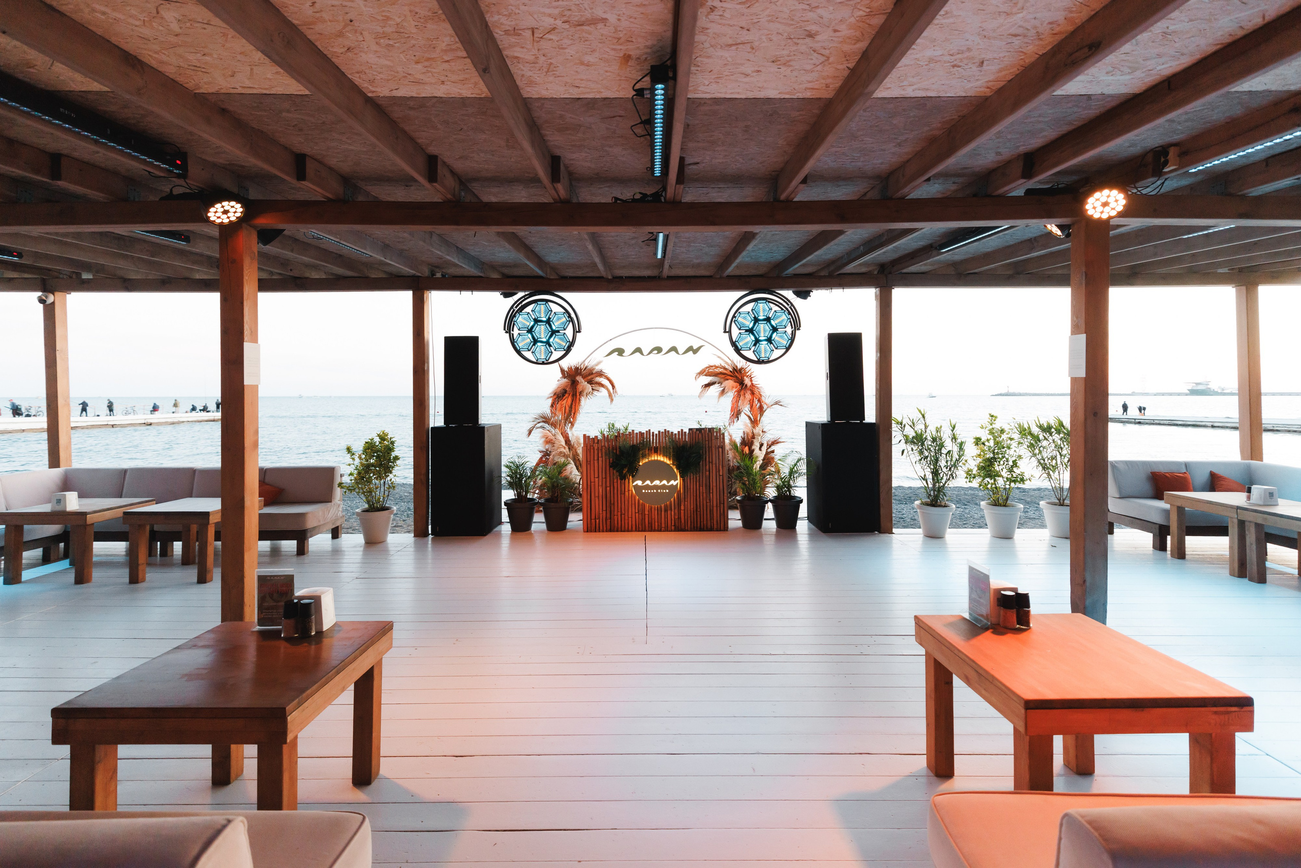 TROPICAL DISCO BIRTHDAY PARTY