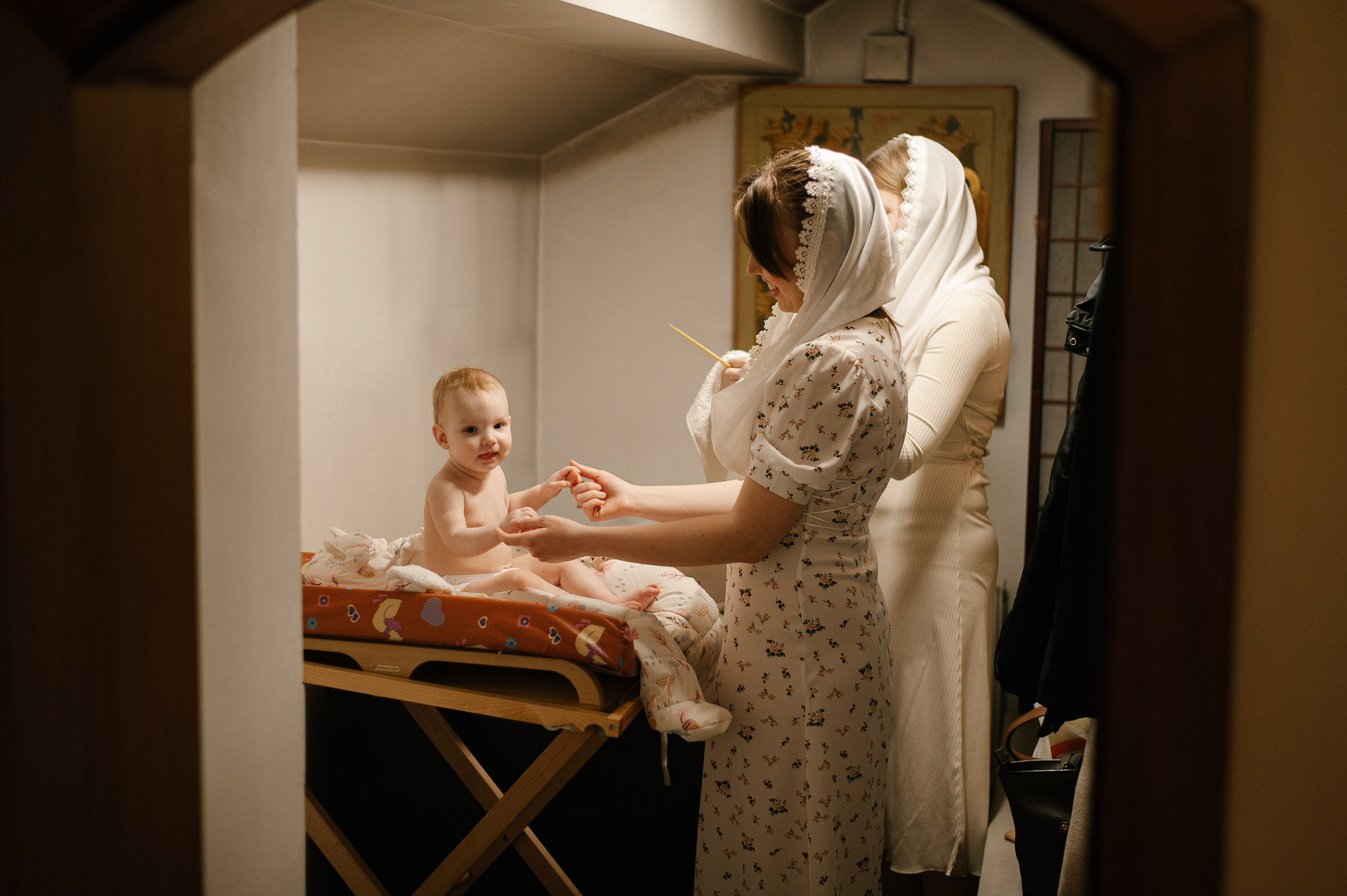 Фотограф на крещение. Фотосессия таинства крещения. Храм блаженной Матроны Московской в Дмитровском. Семейный и свадебный фотограф в Москве Татьяна Николаева