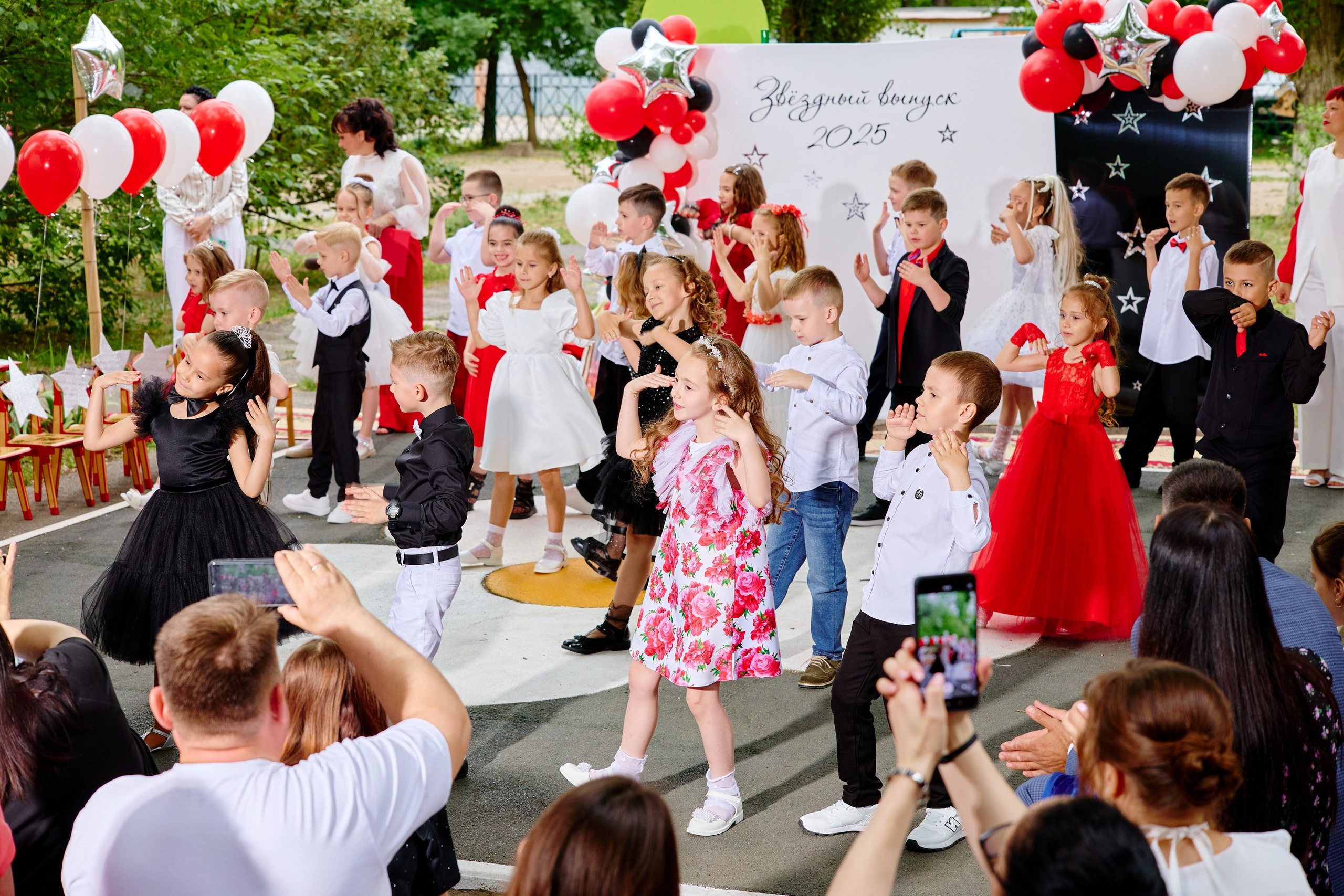 Выпускной 45 сад. Фотограф Выпускные альбомы Таганрог Сергей Коробченко
