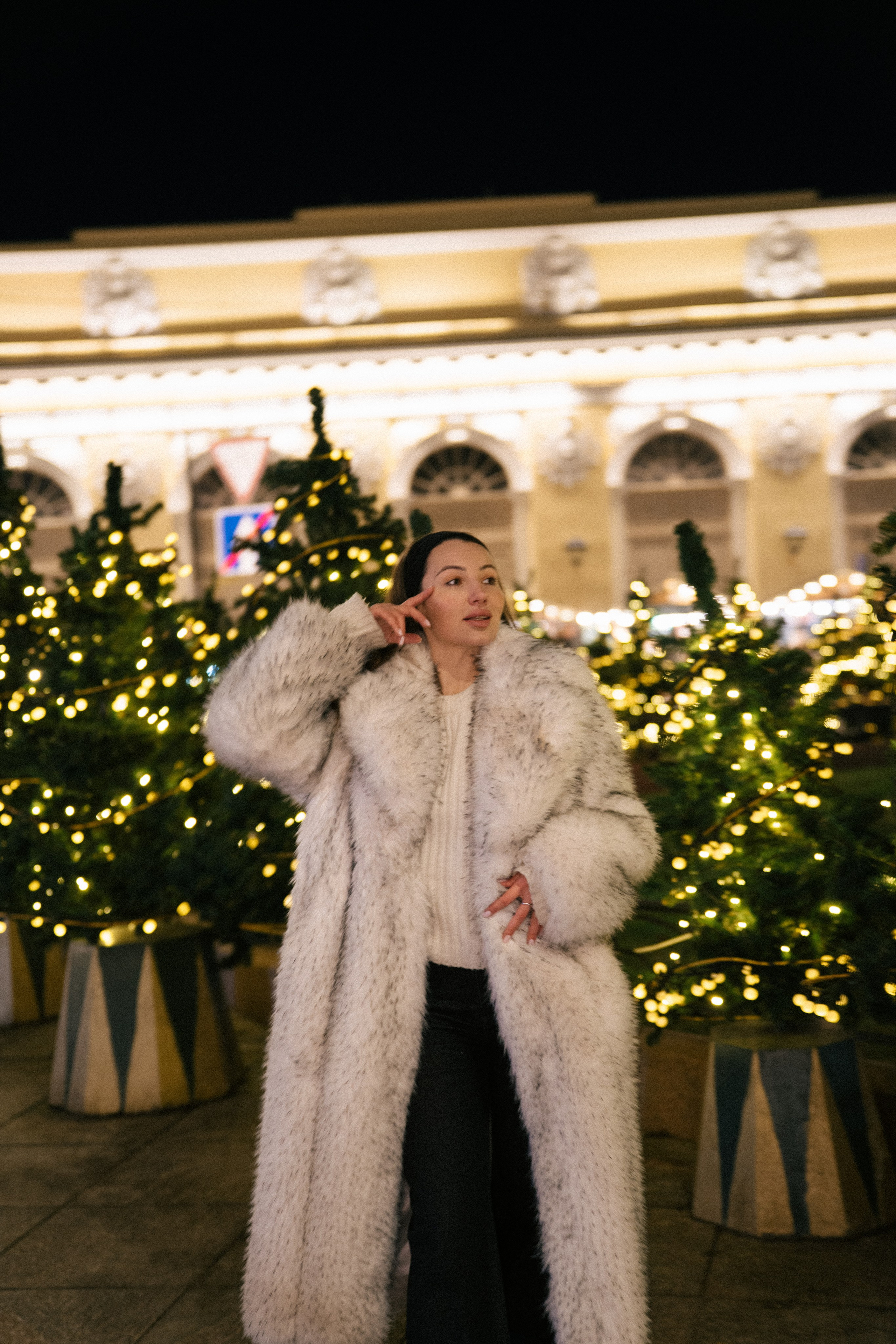 ПРОГУЛКА НА МАНЕЖНОЙ ПЛОЩАДИ ДЛЯ ДЕВУШКИ ПЕРЕД НОВЫМ ГОДОМ (НОВОГОДНЯЯ ФОТОСЕССИИЯ НА МАНЕЖНОЙ ПЛОЩАДИ). Профессиональный фотограф, Санкт-Петербург — Виктория Богомолова
