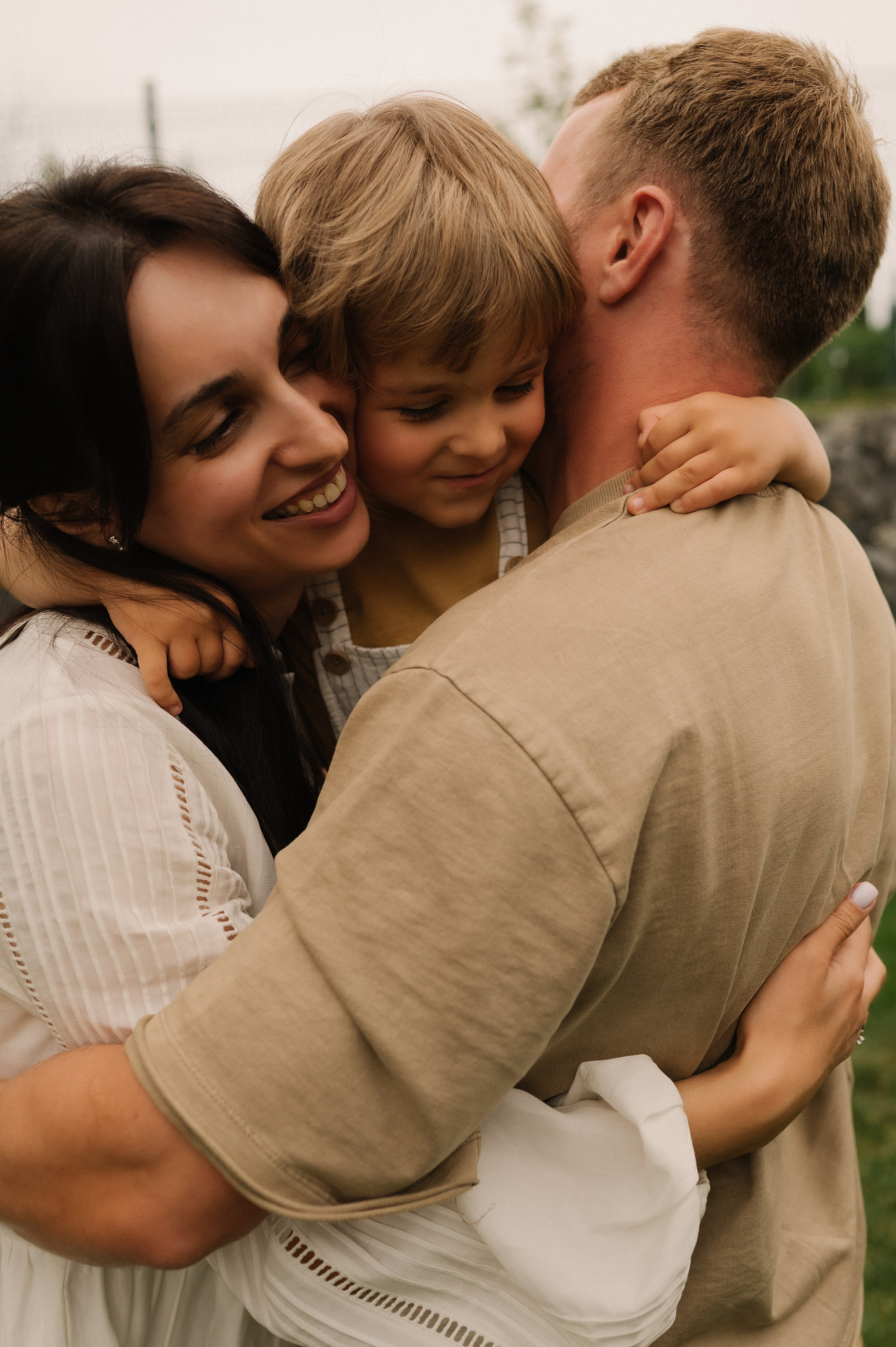 Лука с мамой и папой. Эльвира Жижикина. Семейный фотограф в Санкт-Петербурге