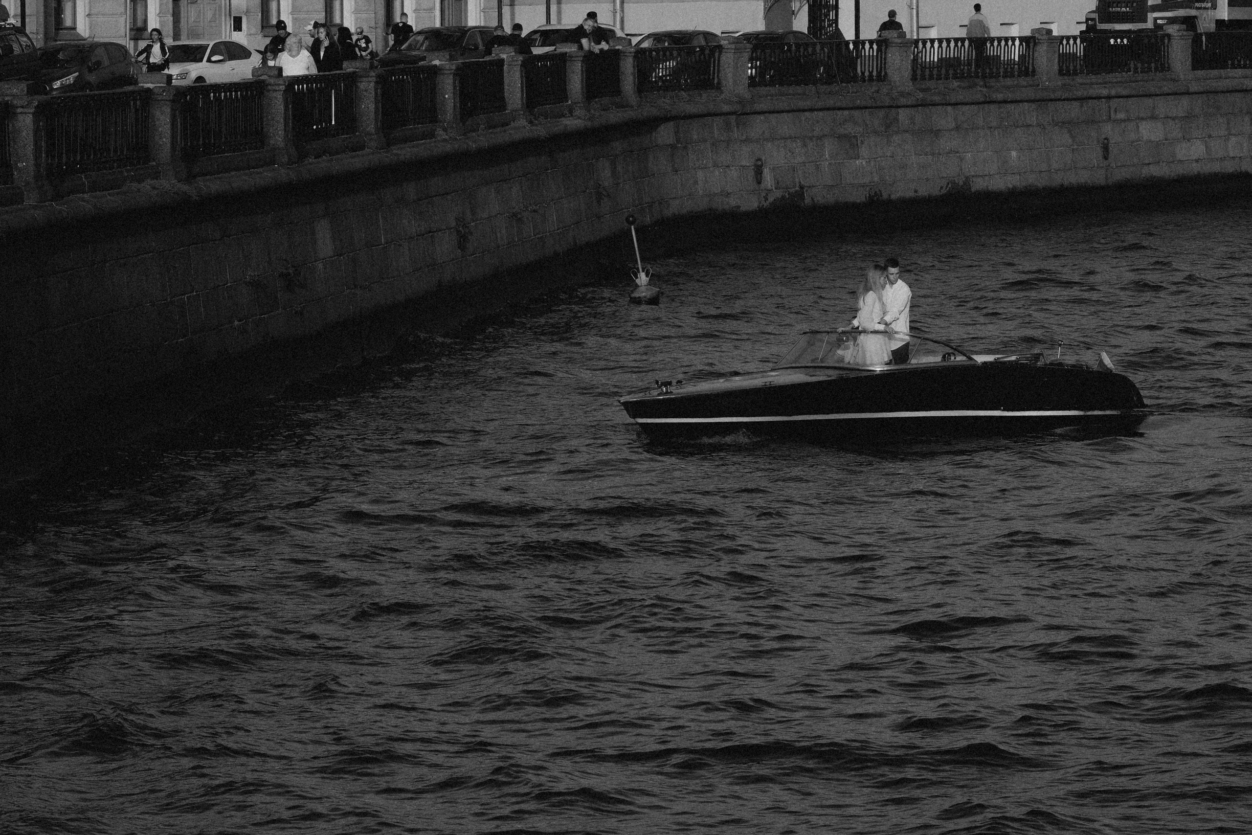СВАДЕНБНАЯ СЬЕМКА НА КАТЕРЕ ПО КАНАЛАМ САНКТ-ПЕТЕРБУРГА И В АКВАТОРИИ НЕВЫ. Профессиональный фотограф, Санкт-Петербург — Виктория Богомолова