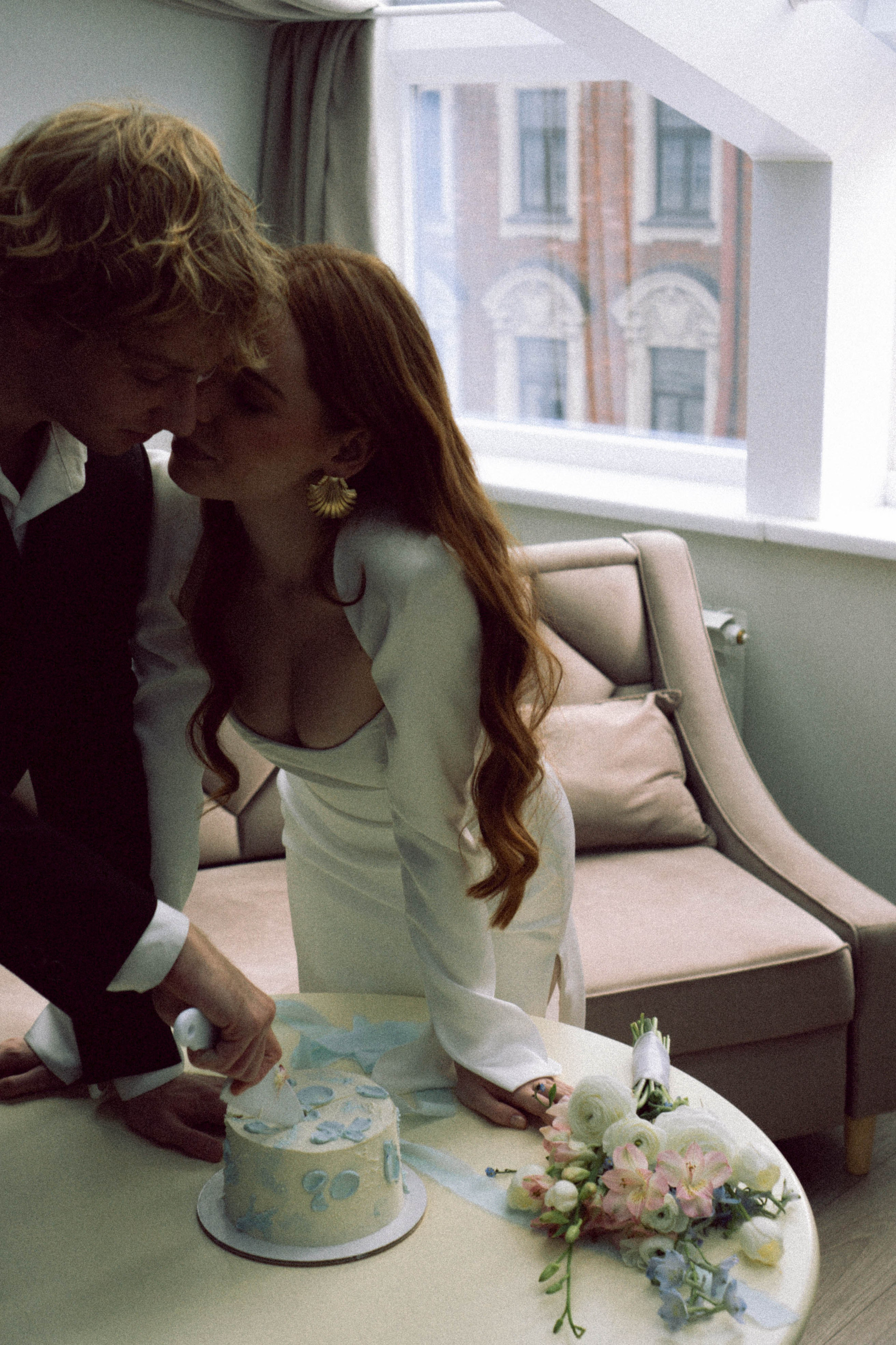 СВАДЕБНАЯ СЬЕМКА В ОТЕЛЕ. СБОРЫ ЖЕНИХА И НЕВЕСТЫ И ТАКЖЕ ТОР И ПОДГОТОВКА К ПРОГУЛКЕ. Профессиональный фотограф, Санкт-Петербург — Виктория Богомолова