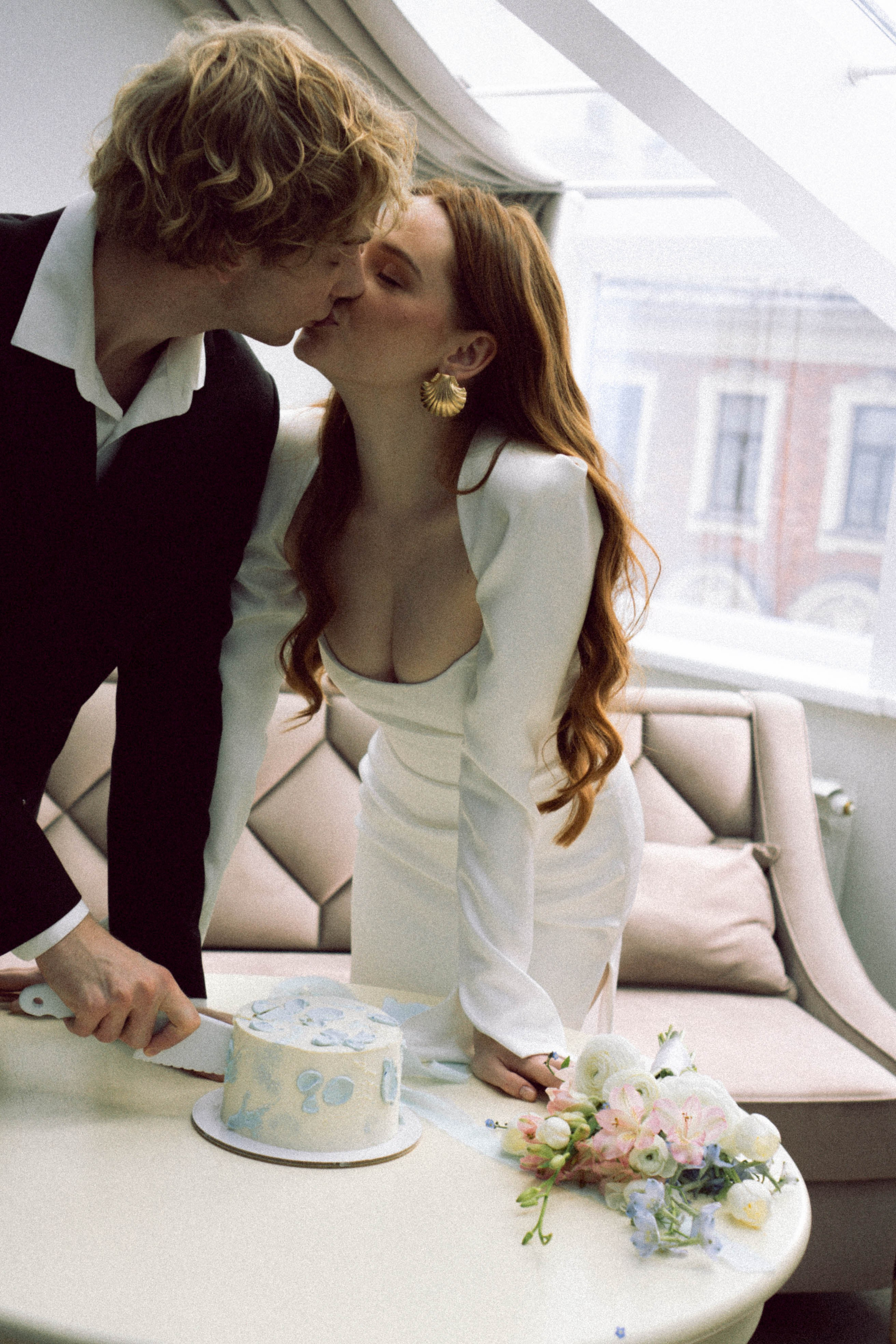 СВАДЕБНАЯ СЬЕМКА В ОТЕЛЕ. СБОРЫ ЖЕНИХА И НЕВЕСТЫ И ТАКЖЕ ТОР И ПОДГОТОВКА К ПРОГУЛКЕ. Профессиональный фотограф, Санкт-Петербург — Виктория Богомолова