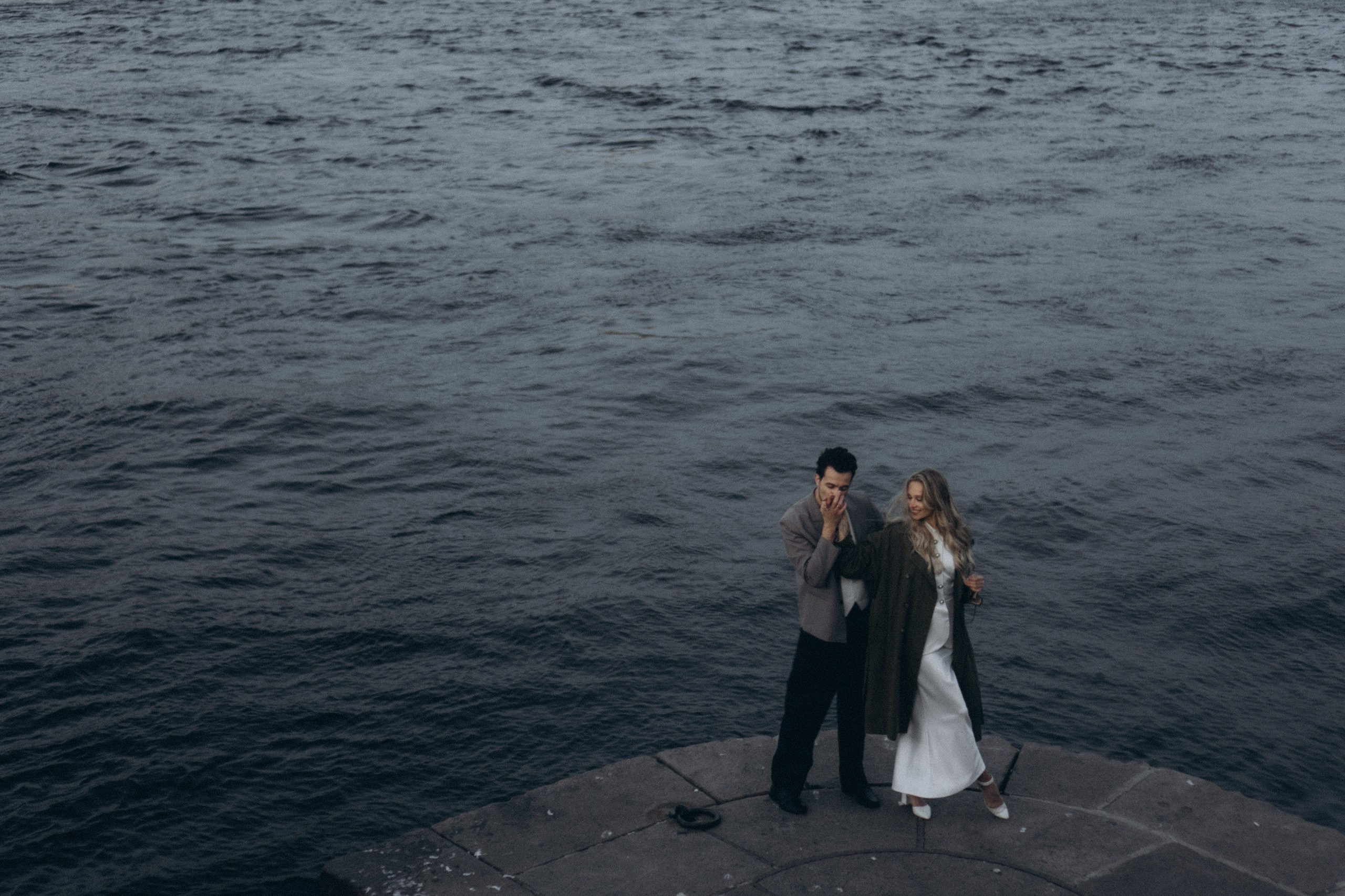 СВАДЕБНАЯ СЬЕМКА ПАРЫ НА РАССВЕТЕ В БЕЛЫЕ НОЧИ И ПРОГУЛКА С РАЗВОДНЫМИ МОСТАМИ И ПИКНИК ВОЗЛЕ ИСАКИЕВСКОГО СОБОРА. Профессиональный фотограф, Санкт-Петербург — Виктория Богомолова