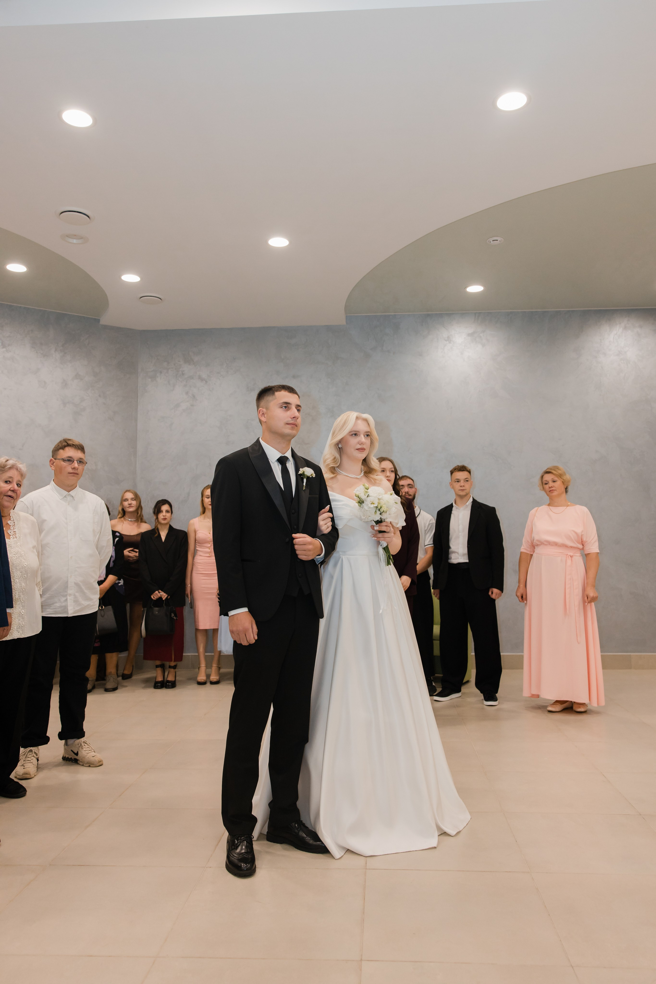 Отдел ЗАГС Администрации Первомайского района. Видеосъемка и фотосъемка свадеб. Фотограф и оператор на свадьбу. Видеосъемка подкастов, собственная видео-фотостудии. Предметная фотосъемка