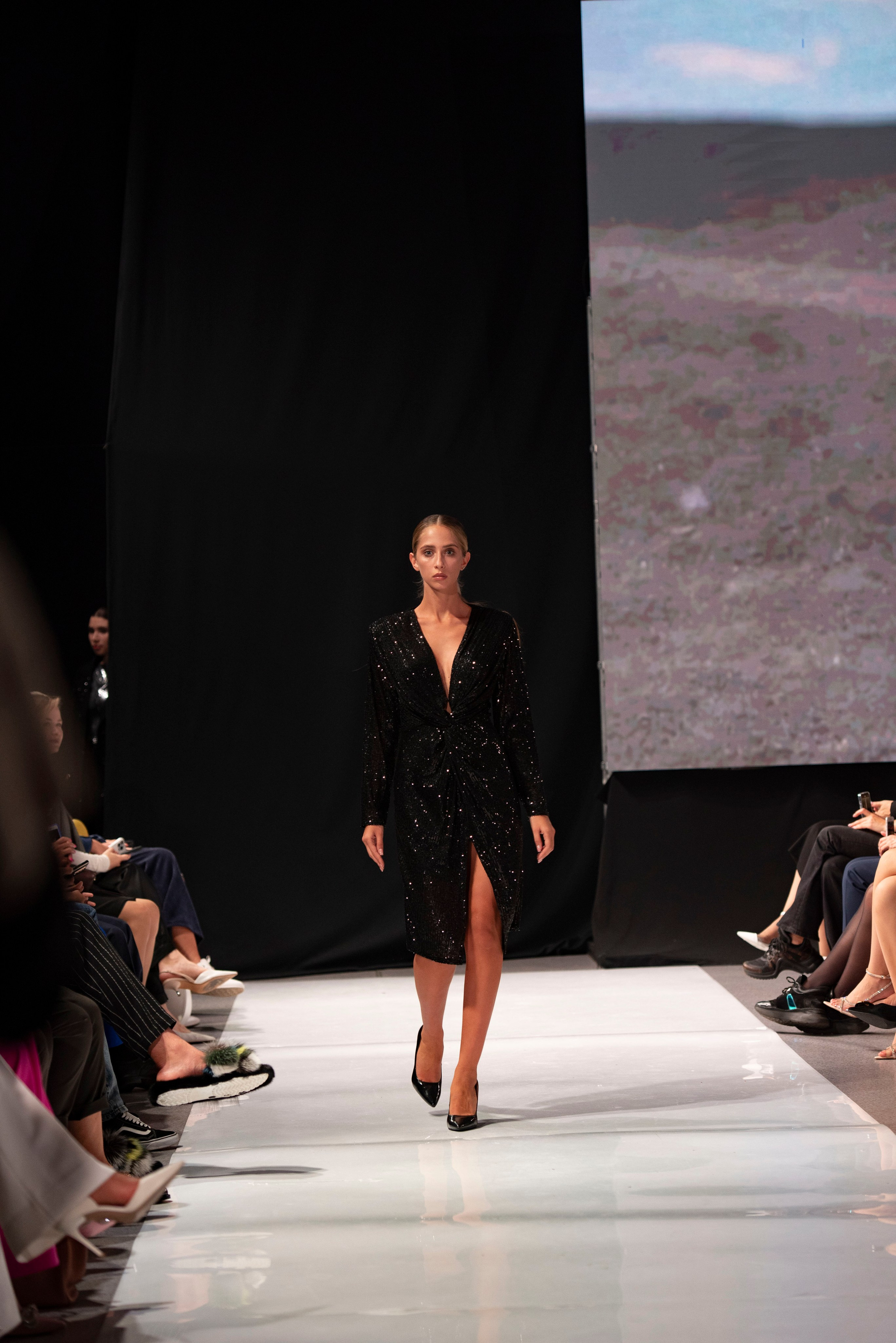 Фотограф на модельный показ. Свадебный, семейный, фэшн фотограф, школьный фотограф в Сочи