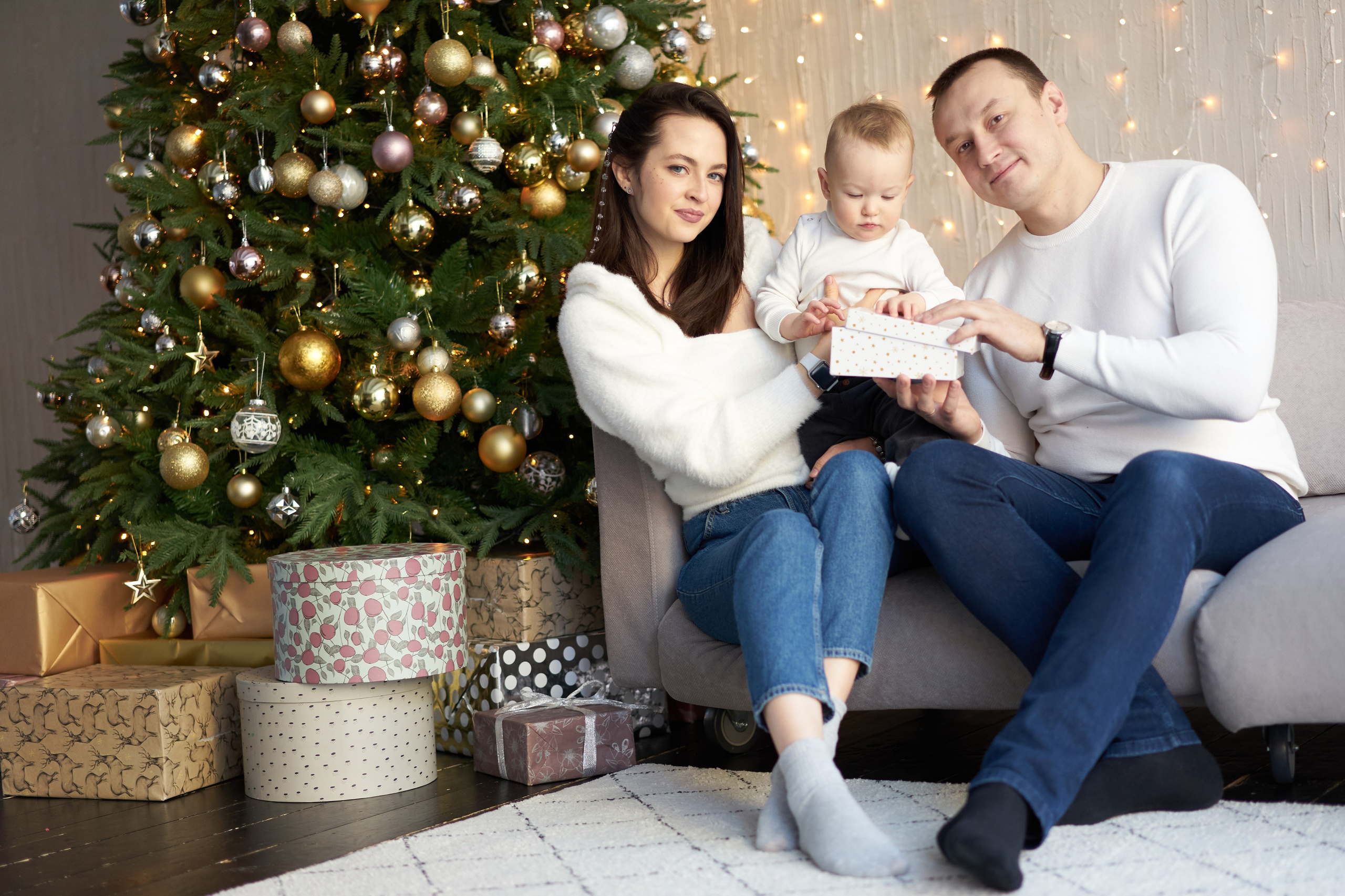 Семейная фотосессия в студии. Фотограф Екатеринбург Кокшарова Александра