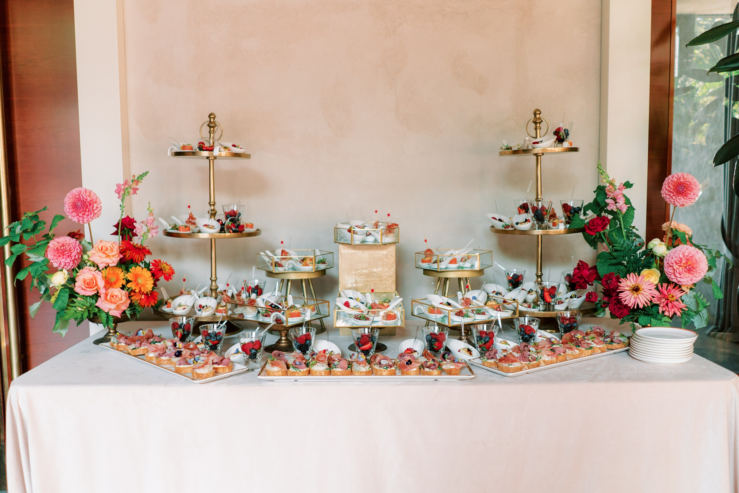 Юбилей в Воробьевы холл. Kirillova Studio — мастерская декора и событий Юли Кирилловой