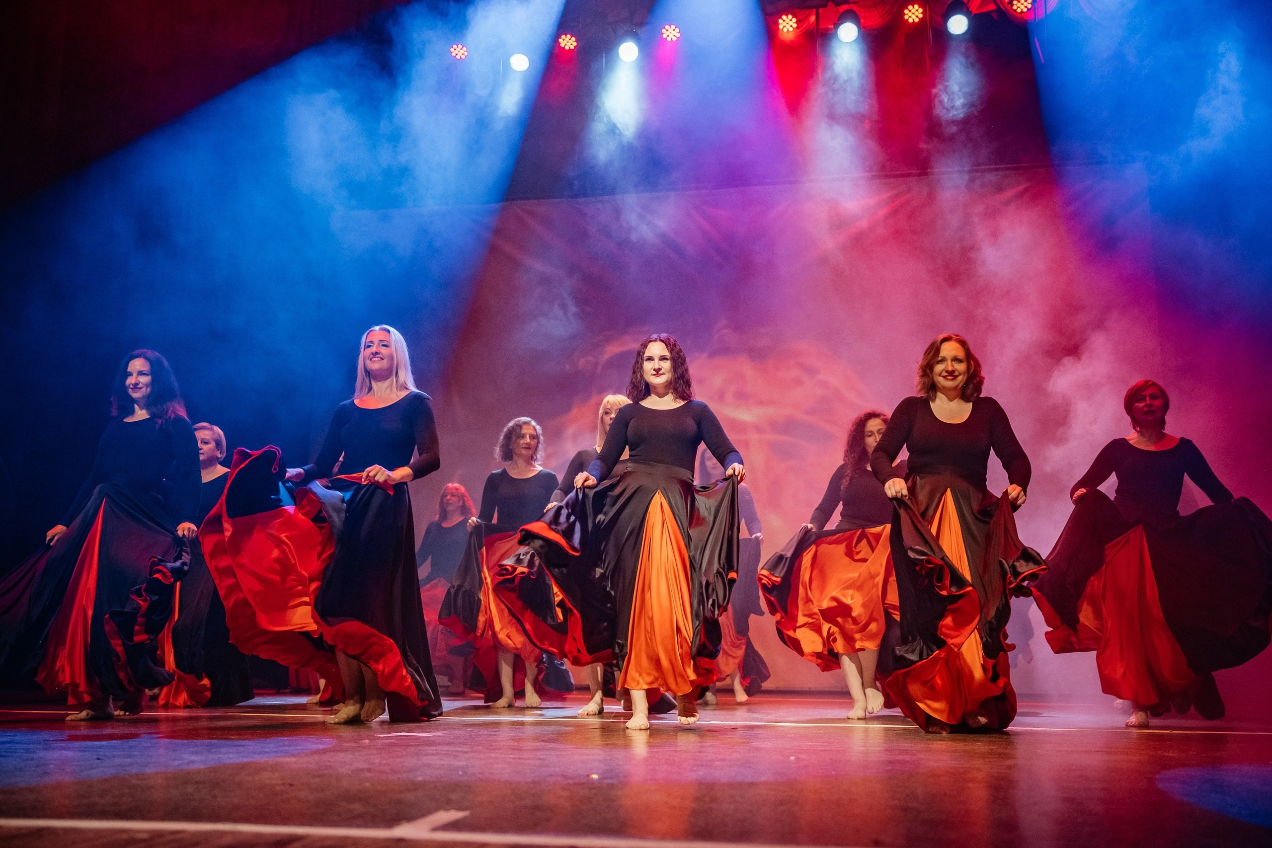 Танцы. Фотограф Елена Рогашкова