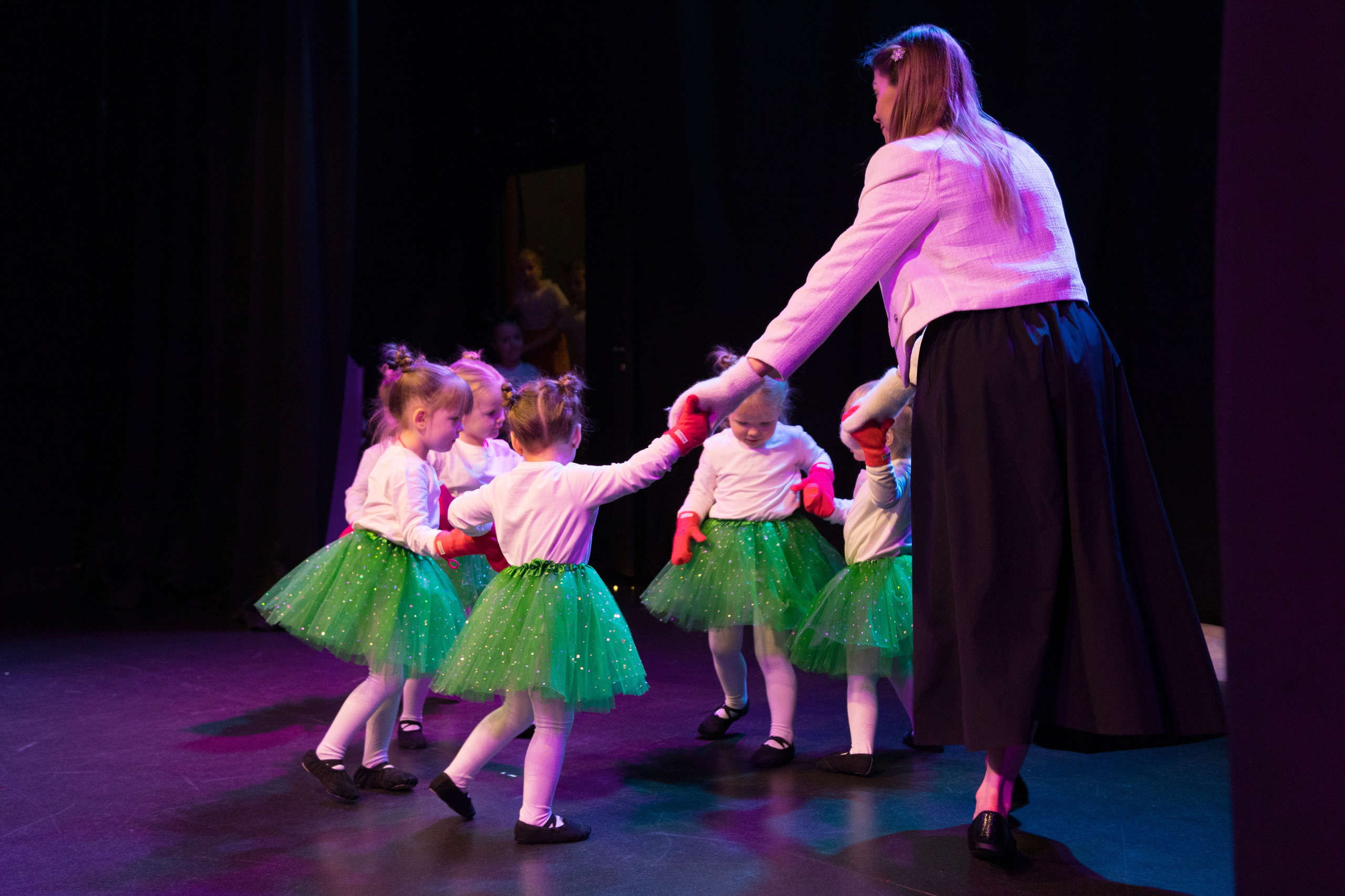 Отчетный танцевальный концерт детей 2-7 лет. Детский и контент фотограф Надя Волкова Санкт-Петербург