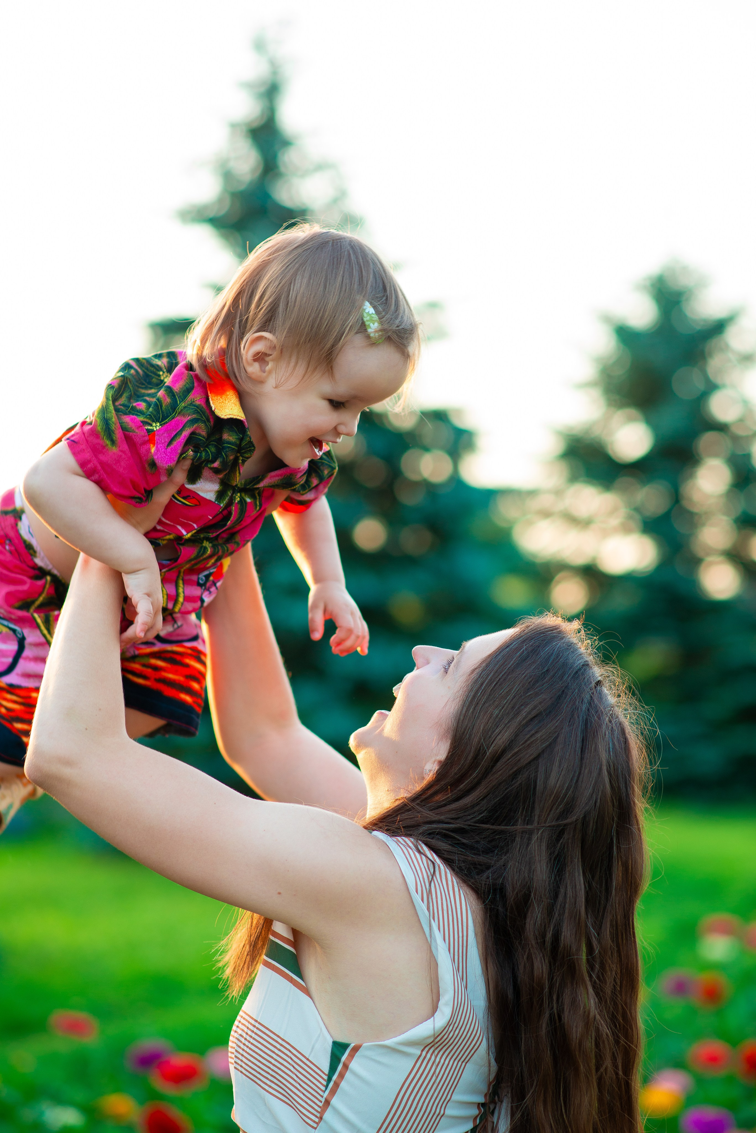 Вероника с семьей в ромашках. Семейный фотограф на выписку из роддома и крещение Минск Настя Гришук