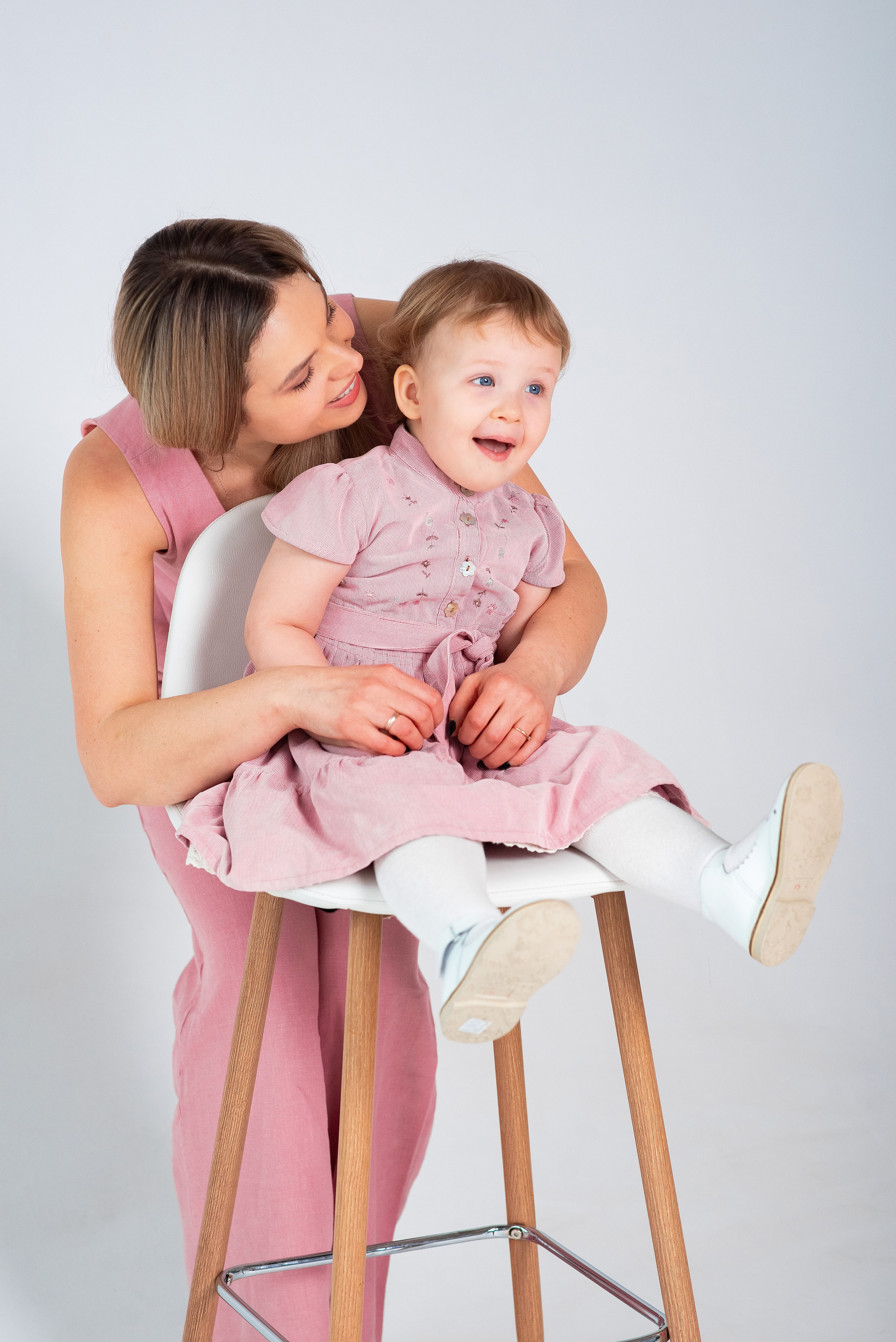 Мама+дочка в студии. Семейный фотограф на выписку из роддома и крещение Минск Настя Гришук