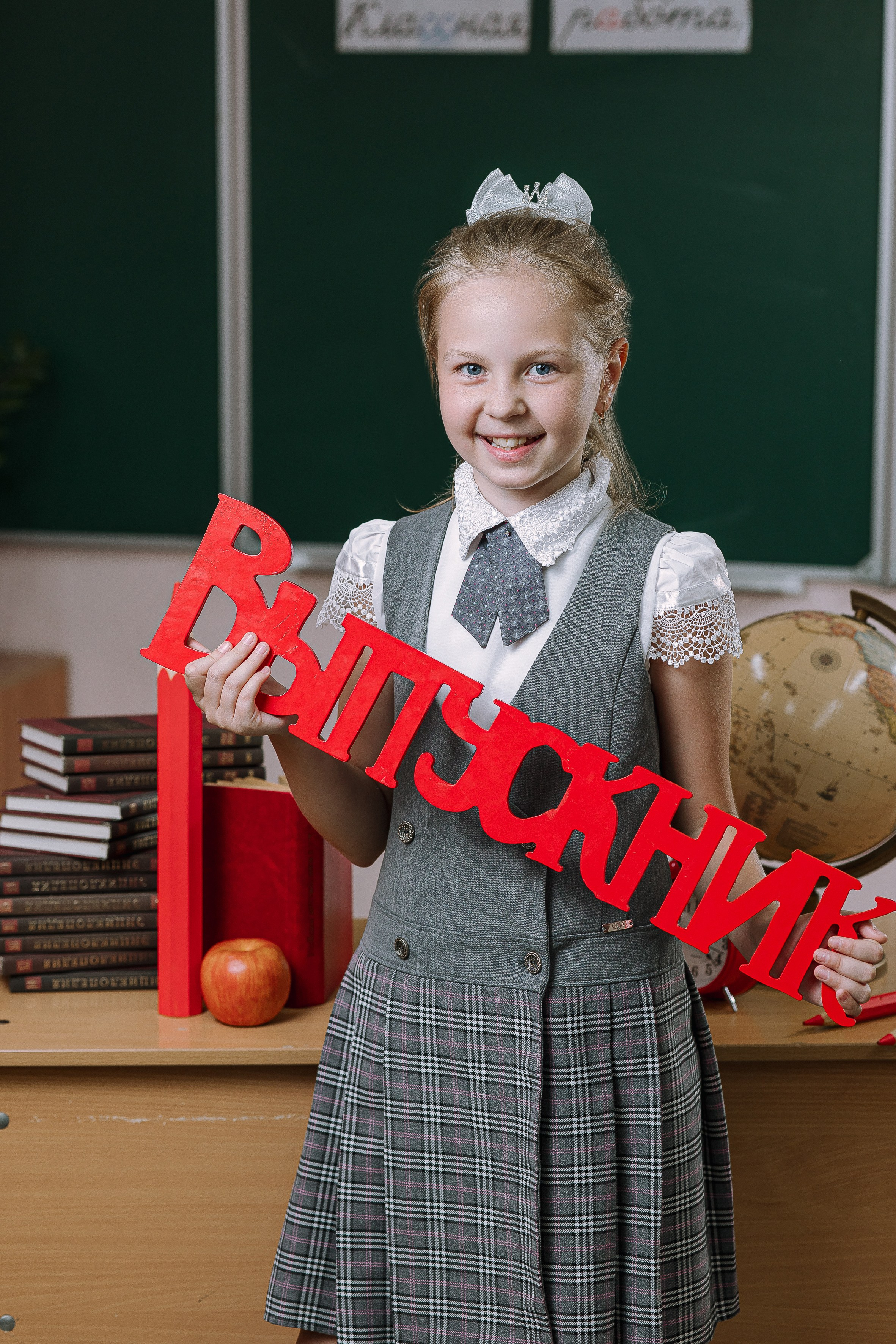 Портреты- класс- надпись «выпускник» — 4 класс. Выпускные альбомы Натальи Бутко: Новороссийск, Анапа, Геленджик