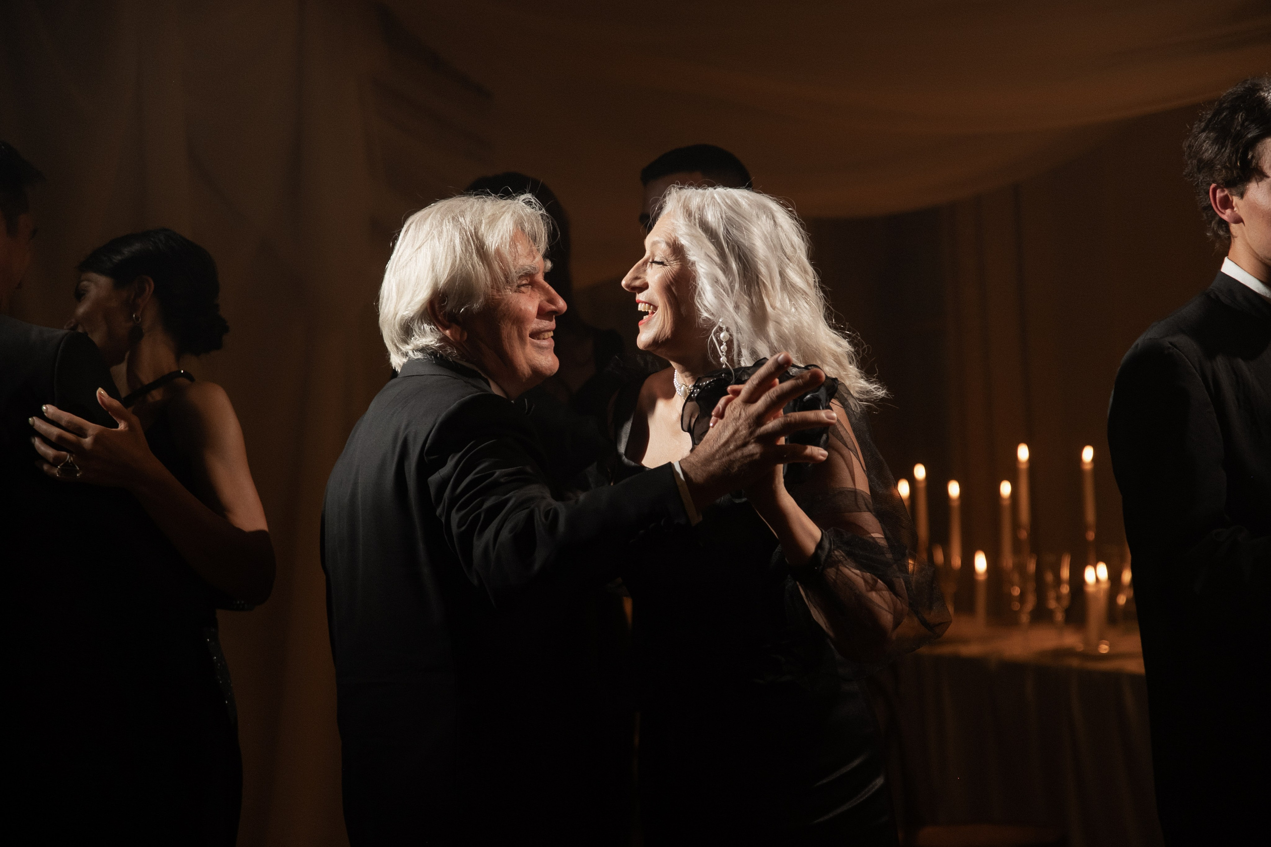 Камерный свадебный ужин при свечах в старинном особняке в фотостудии 21. Kult. Ярослава Ерина — свадебный фотограф в Москве