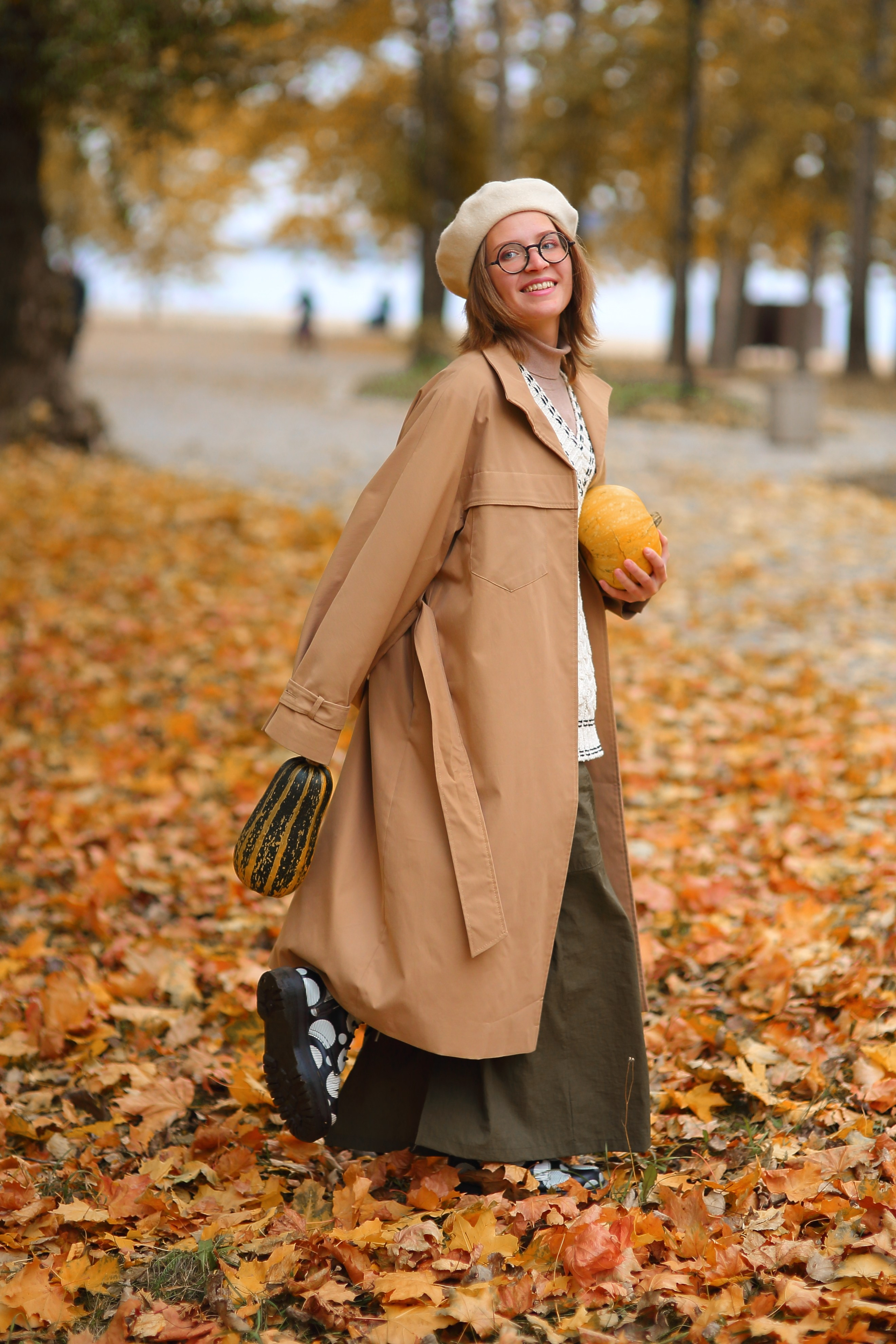 Радостная осенняя фотосессия девушки. Свадебный и репортажный фотограф в Ярославле и Санкт-Петербурге Роман Микрюков