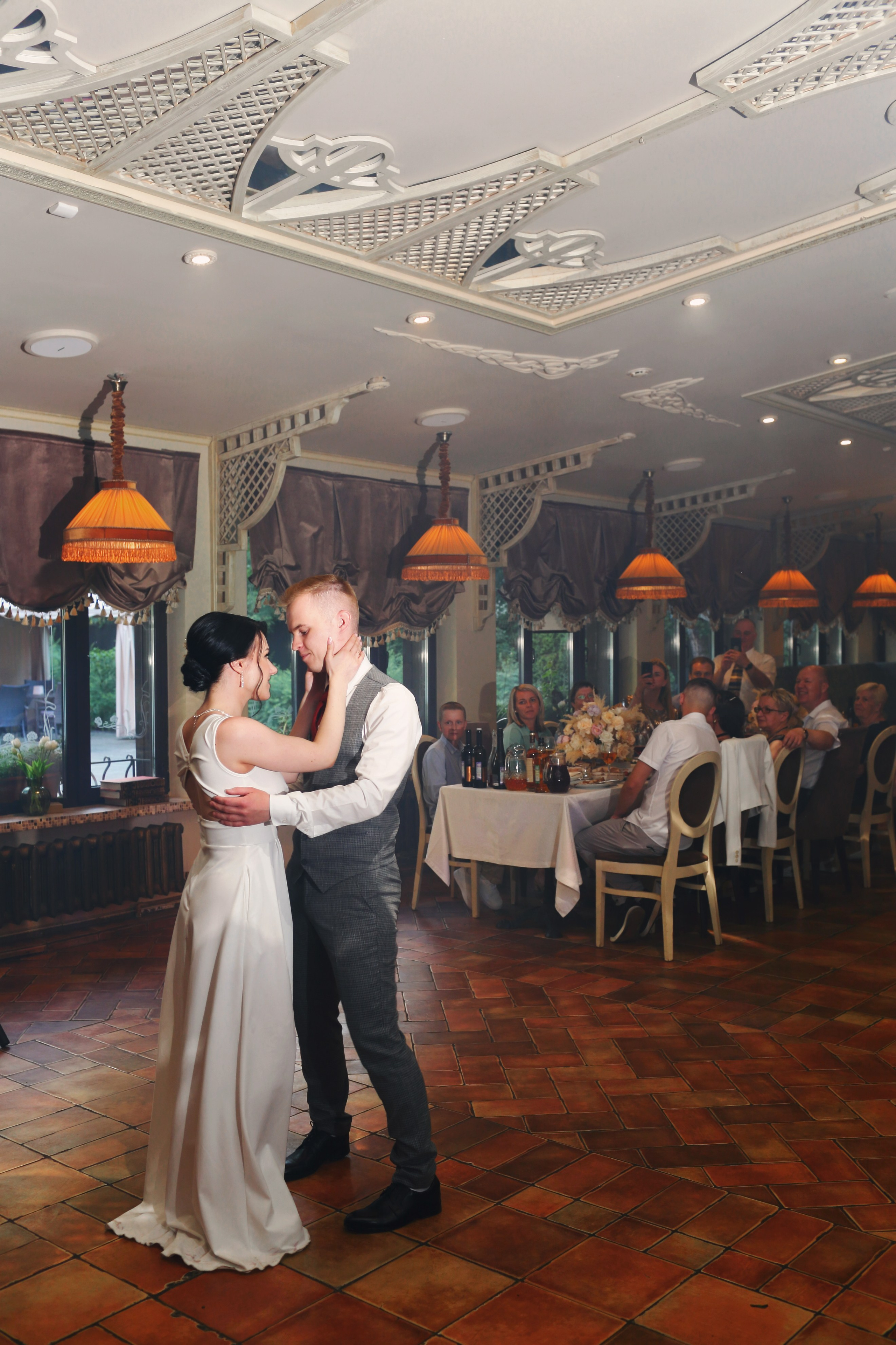 Съемка пары в отеле, на природе, в городе. Свадебный и репортажный фотограф в Ярославле и Санкт-Петербурге Роман Микрюков