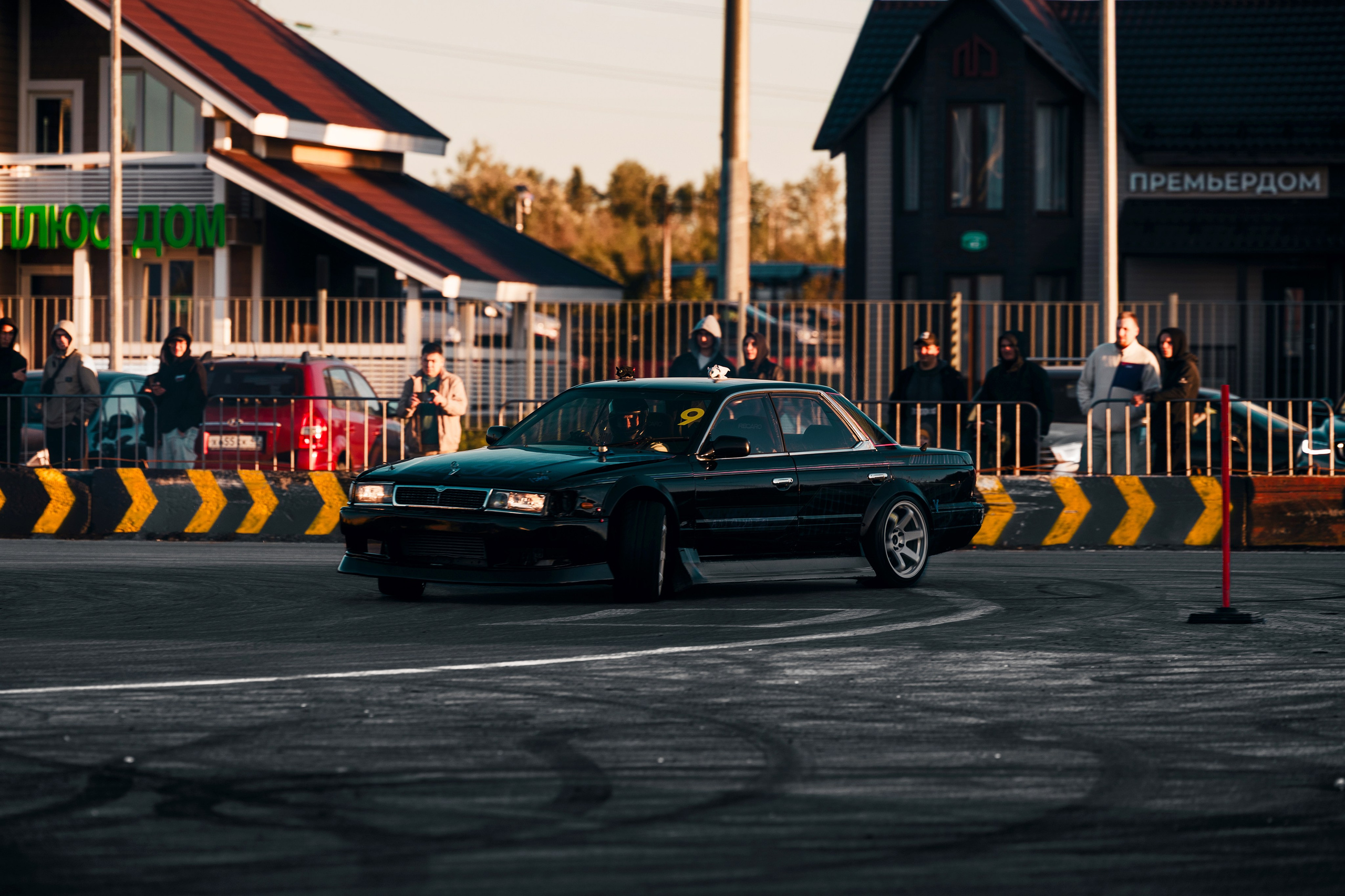 Фотографии закрытия сезона 2025 VibeSide — дрифт и автошоу у МЕГА Дыбенко, Санкт-Петербург