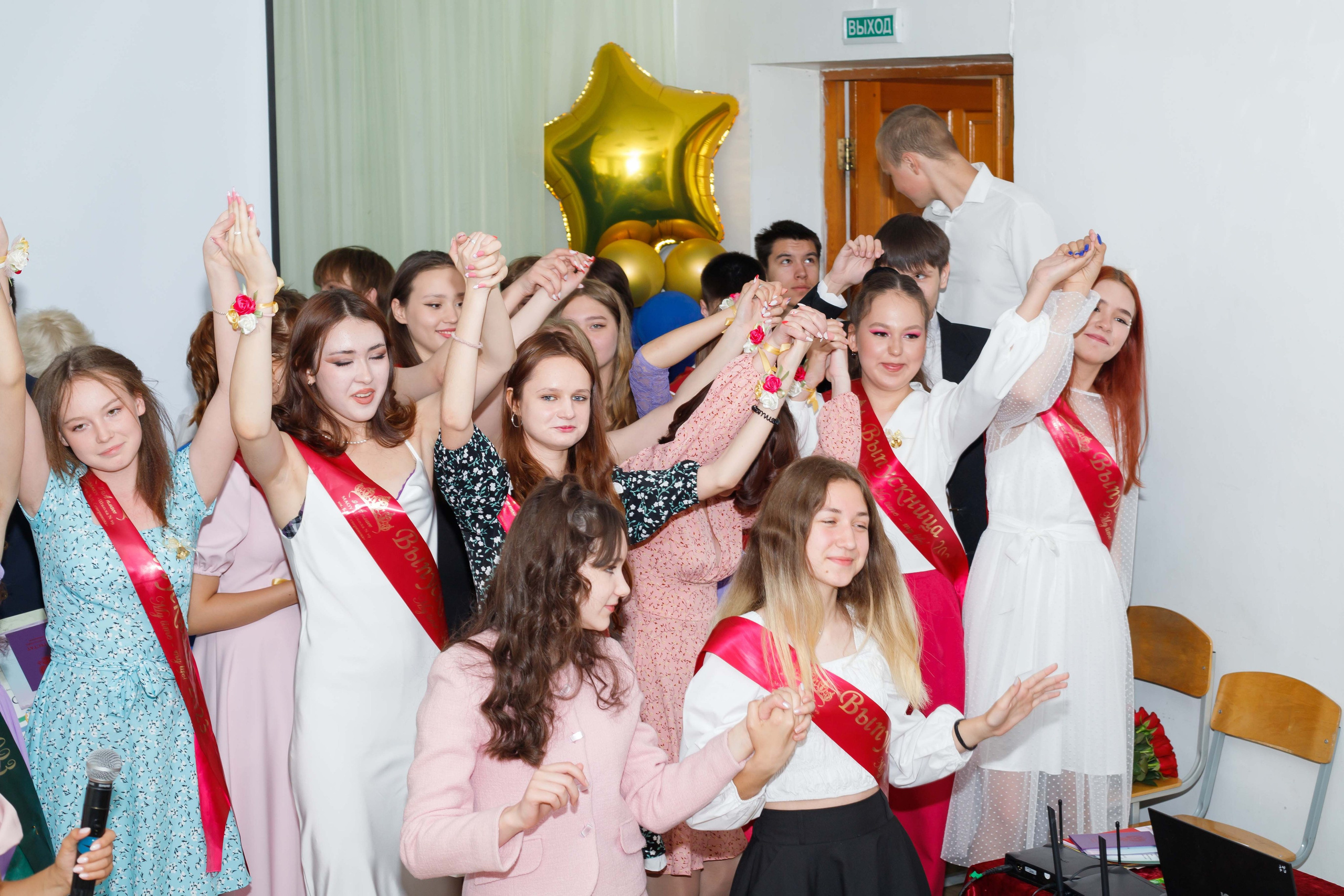 Вручение аттестатов (9 класс). Репортажный Фотограф