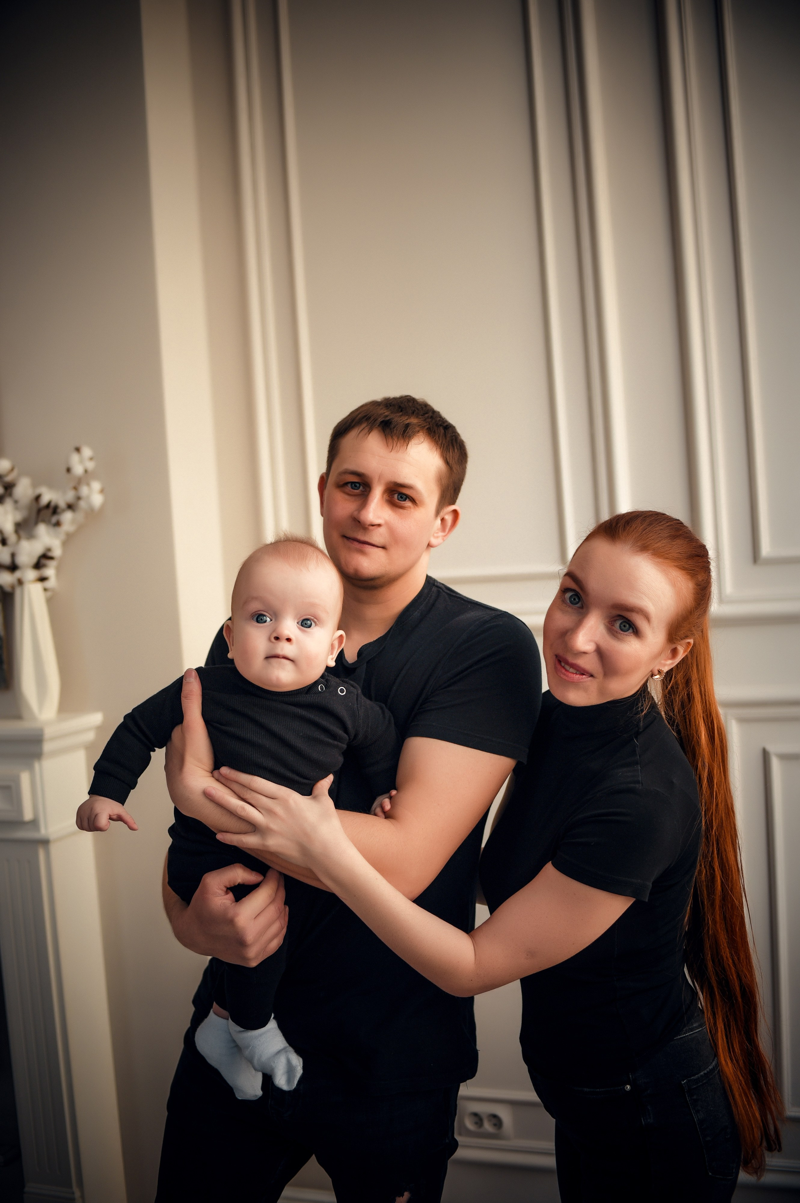 Семейная студийная фотосессия 3. Свадебный, семейный, детский, контент фотограф в Омске Максим Ильин