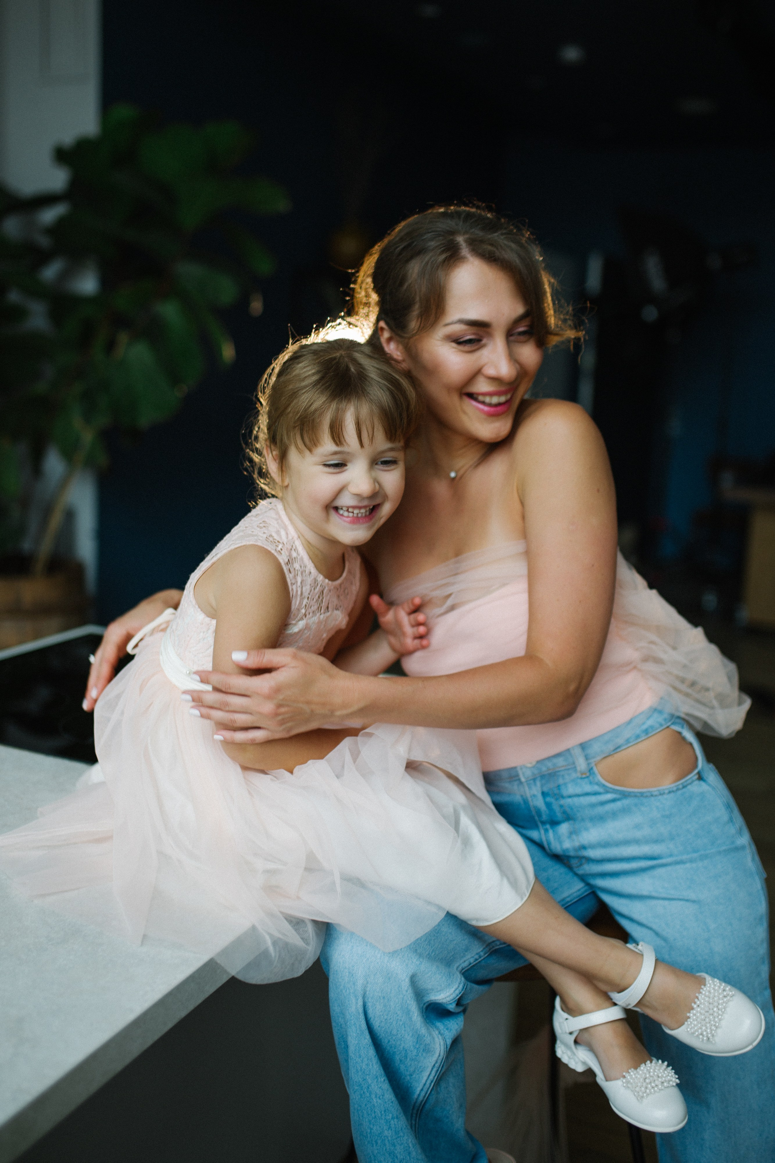 Купание с танцами на столе. Фотограф Оля Батист