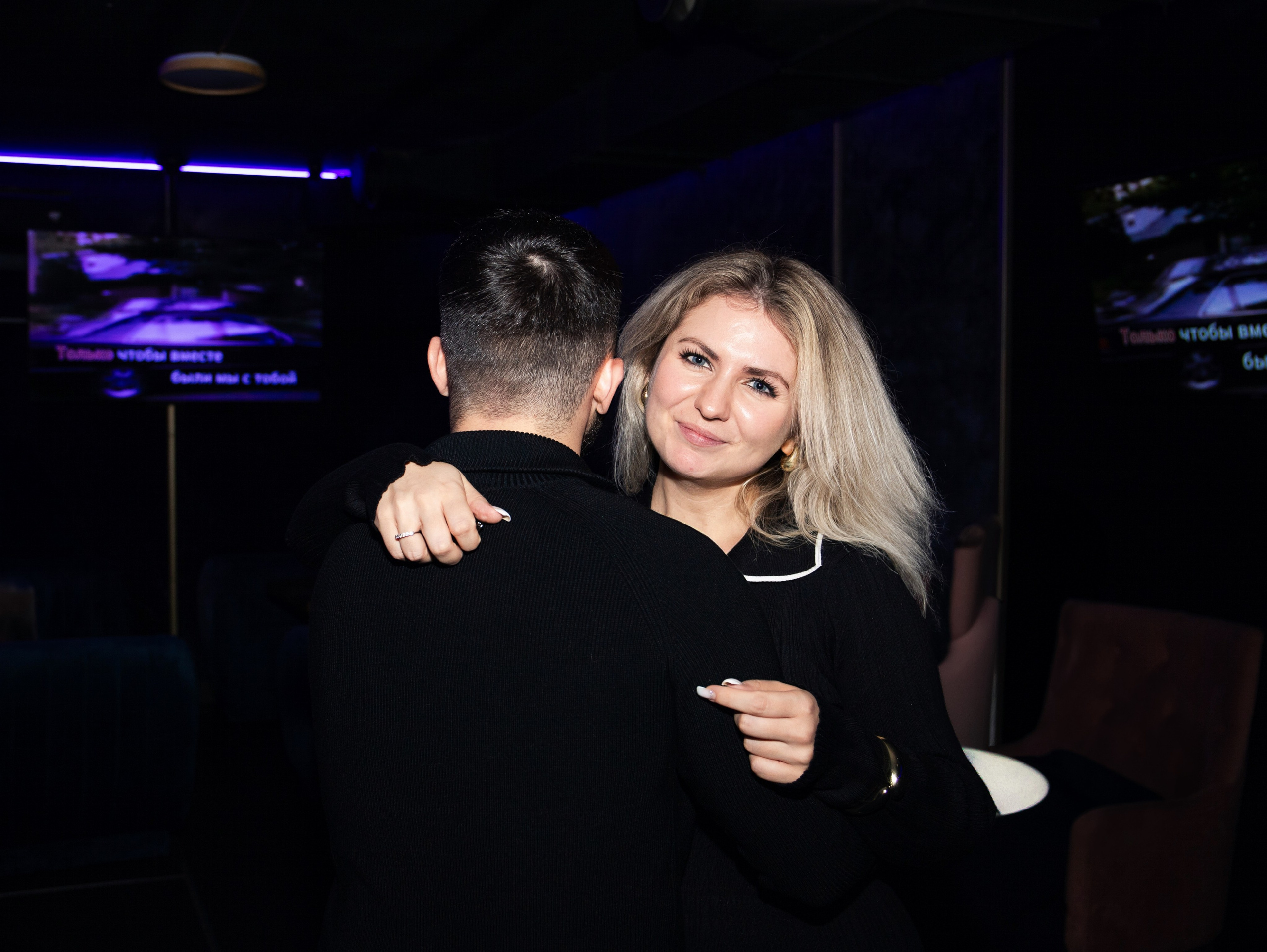 Репортажка из кальян-бара. Свадебный и семейный фотограф в Москве Мила Широких