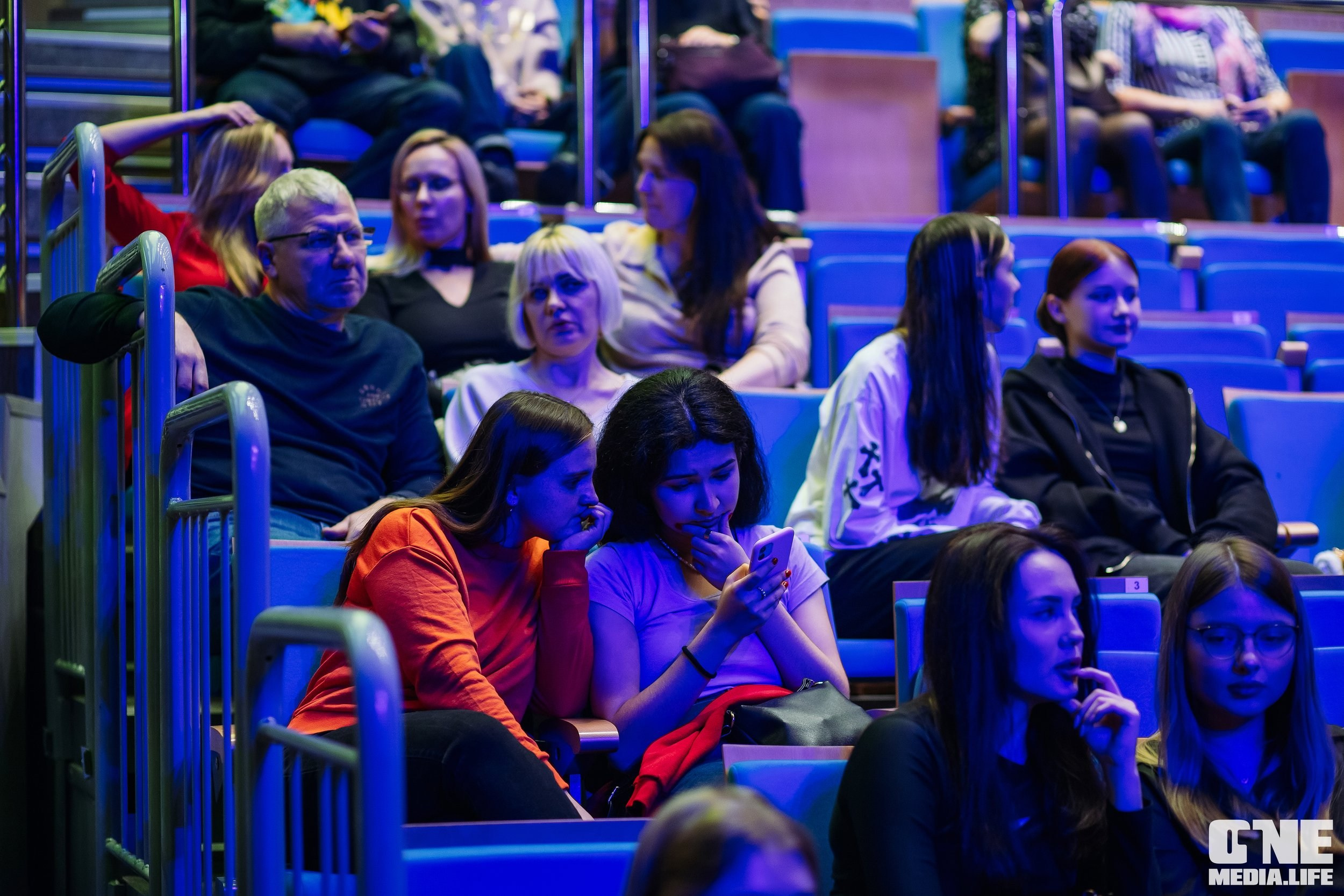 Фоторепортаж с концерта Ёлки. One Media Life: фоторепортажи, фотоотчеты с мероприятий и заведений