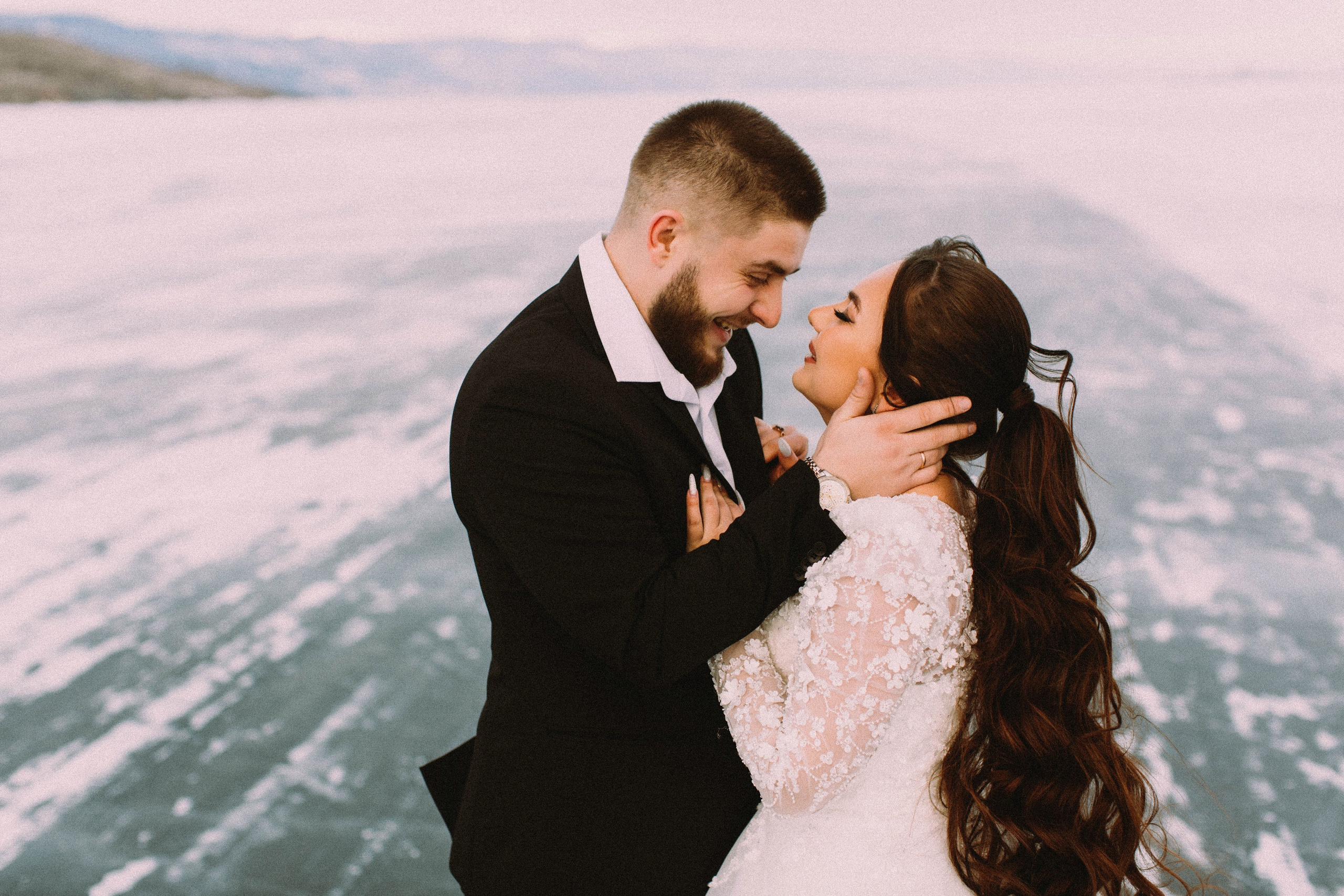 Свадебная зимняя съемка на Байкале. Главная