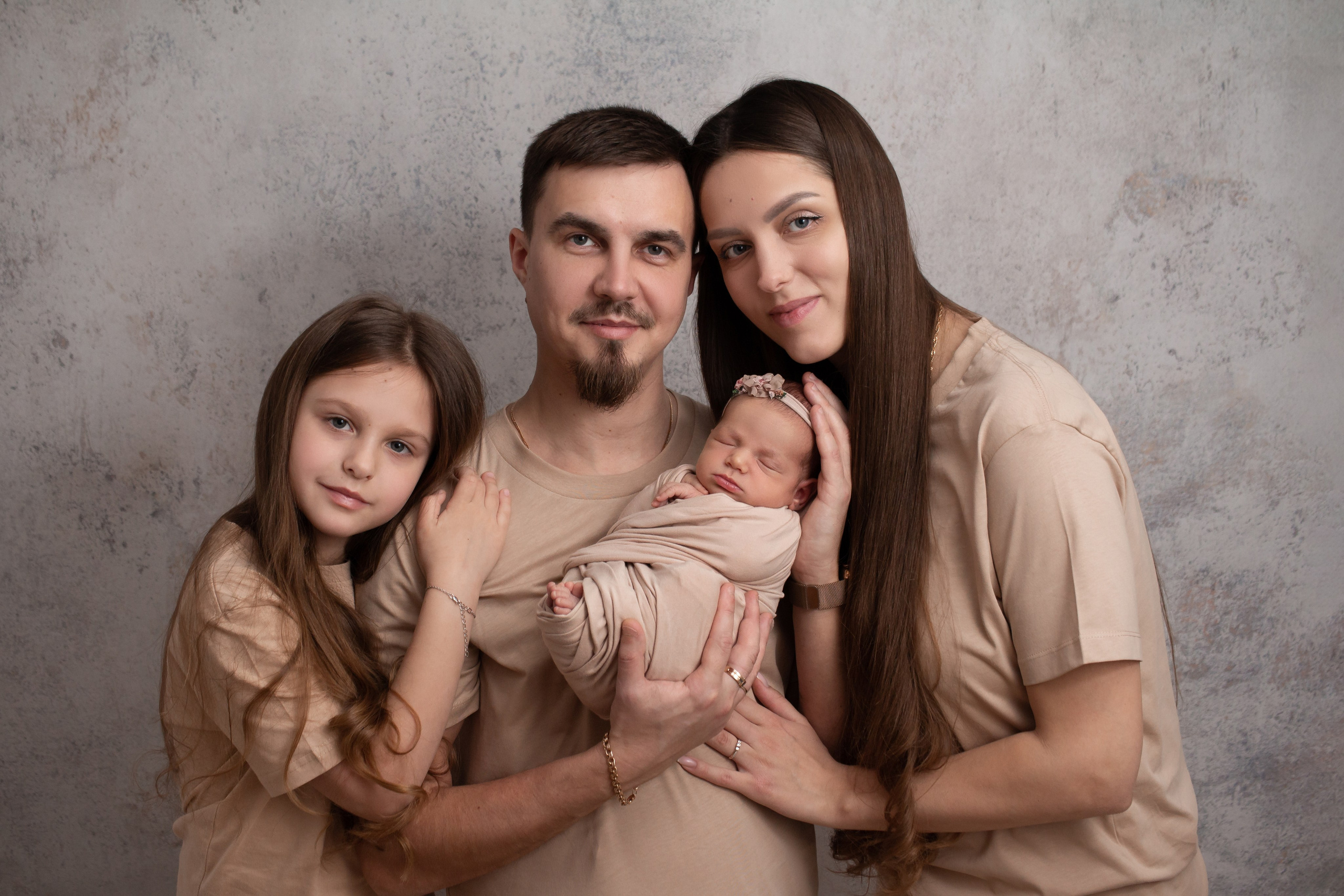 Кадры малыша с родителями. Фотограф новорождённых Анапа Елена Кушнарь