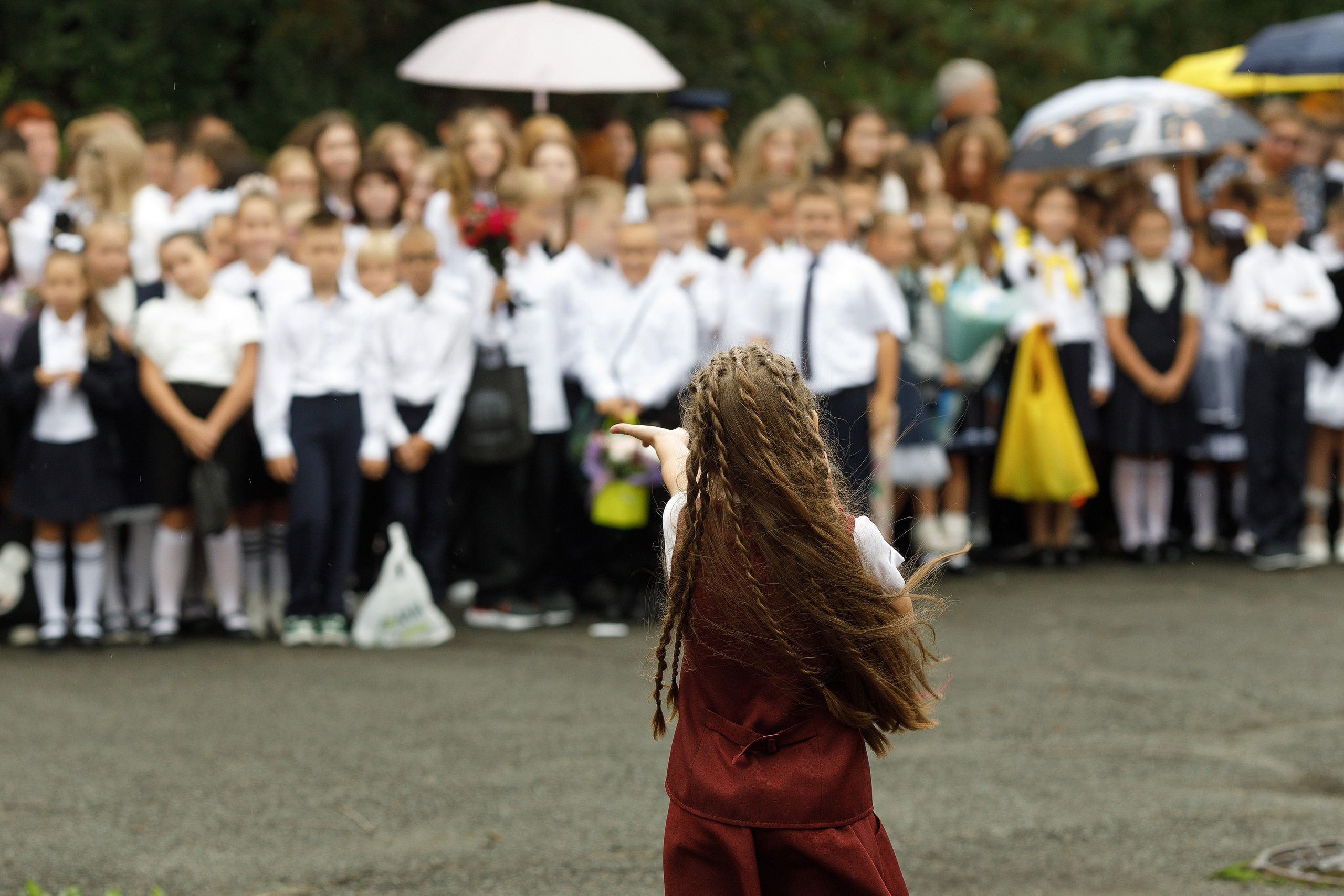 Линейка 11 клас Гимназия Артём. Photoalbum-vl.ru