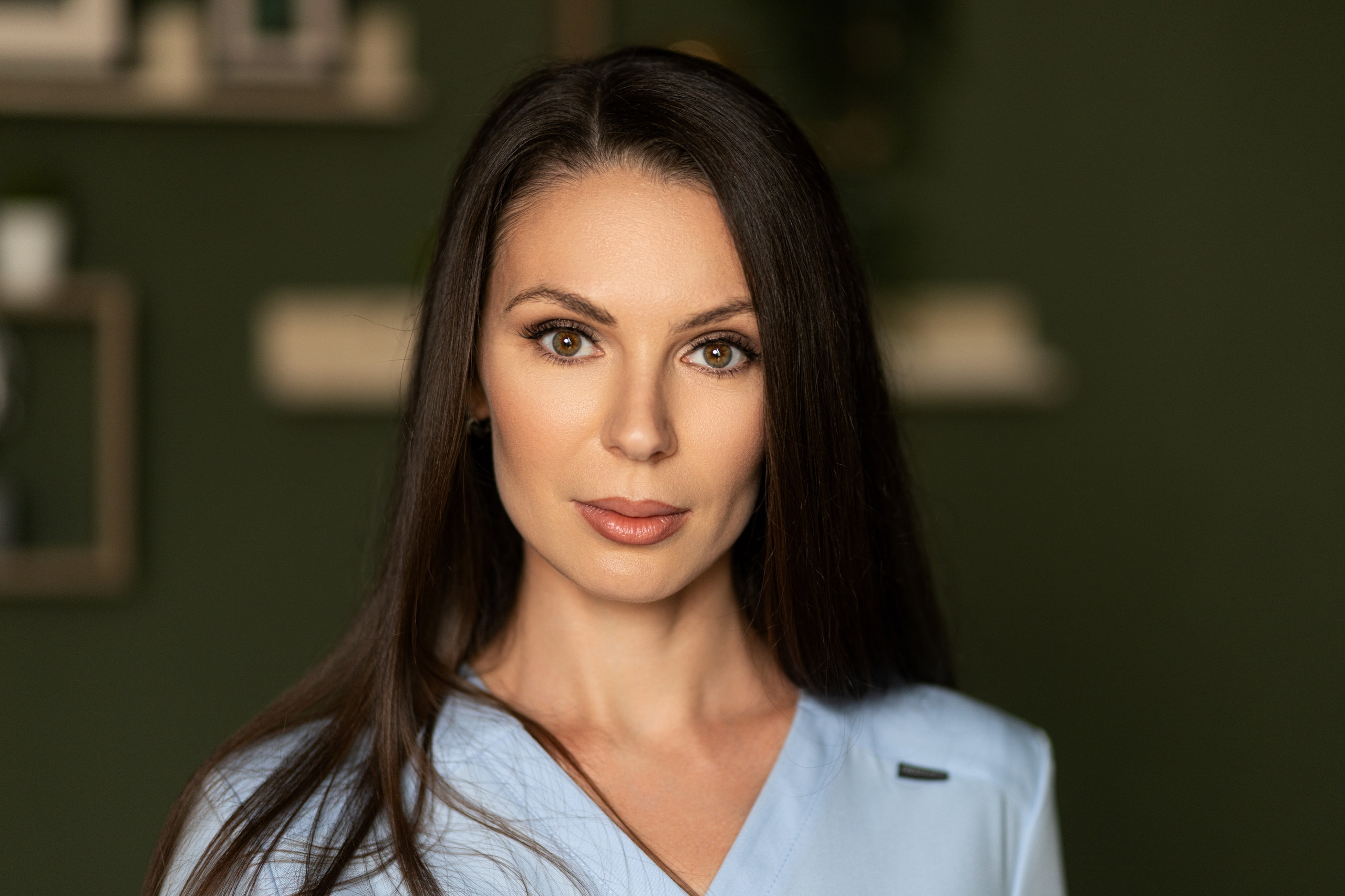 Контент съемка в студии с интерьером с Оксаной — специалиста по грудному вскармливанию для контента. Дмитрий Шульгин, портретный фотограф в Воронеже