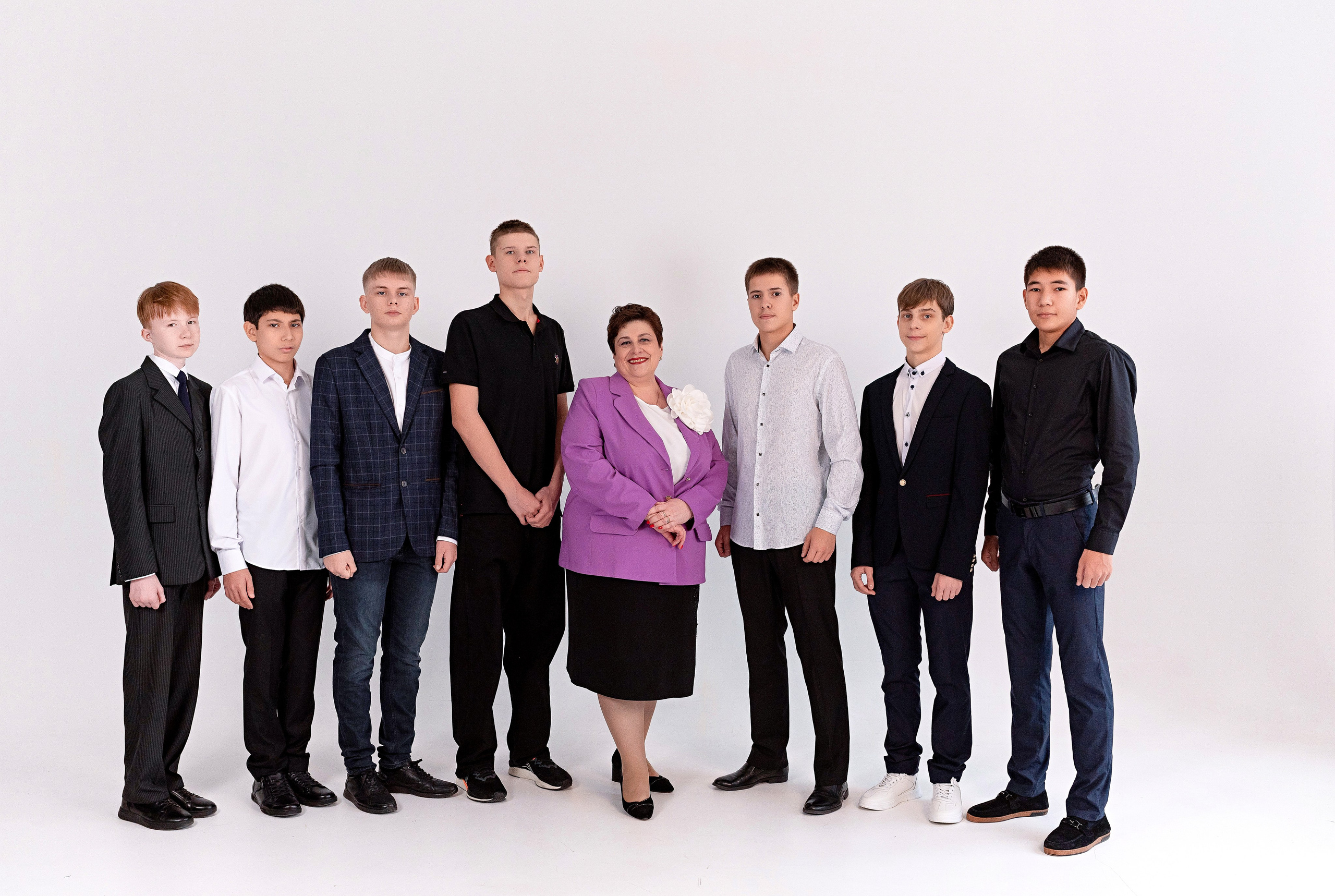 Фотосессия 9 класса в студии Circle для выпускных альбомов в Сургуте