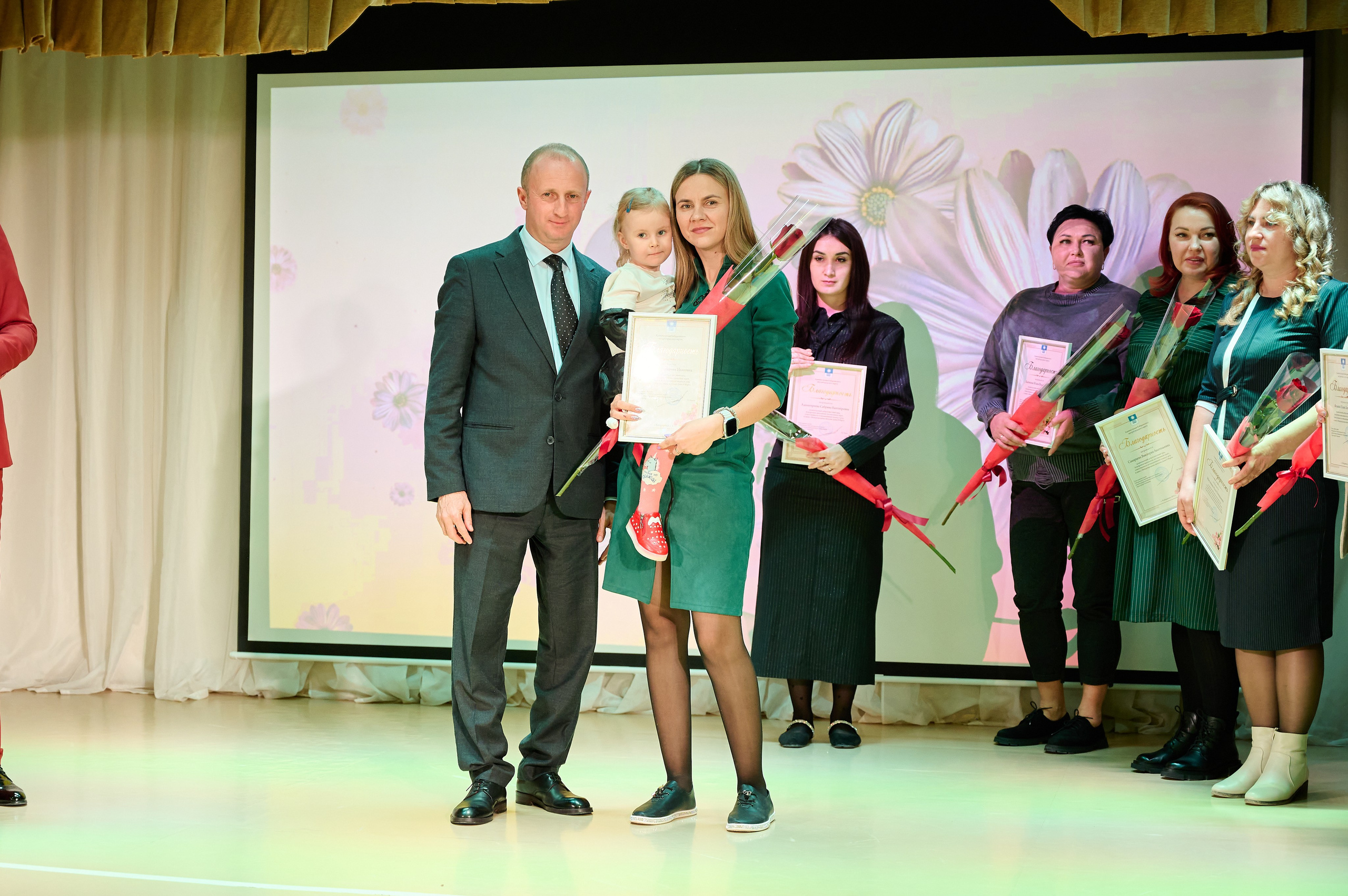 8 марта в Виноградном. Жизнь курорта Кабардинка в фотографиях