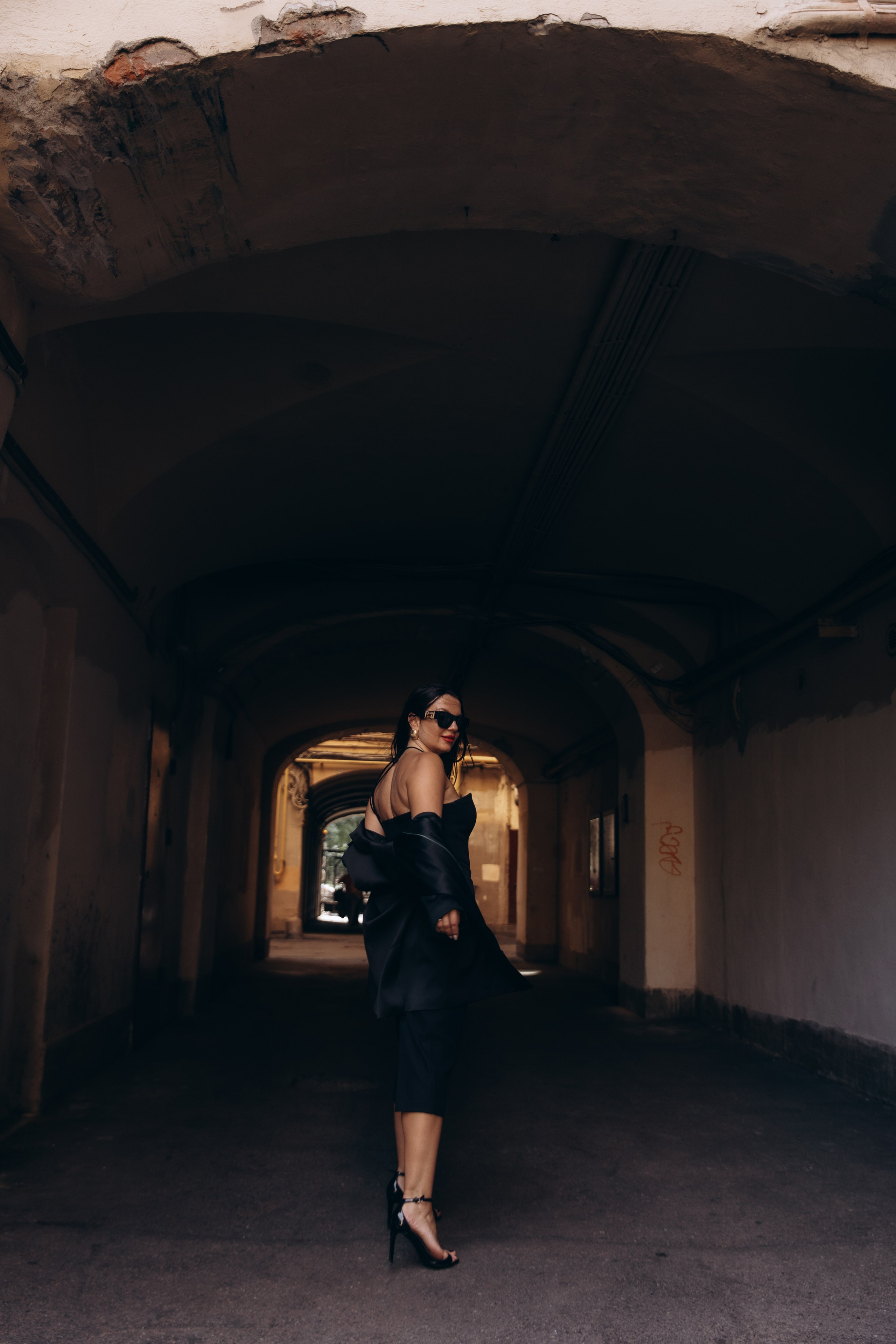 Ольга, прогулка по Фонтанке и фотосессия в парадной Ромашка. Фотограф в Санкт-Петербурге Разиля Идиятуллина