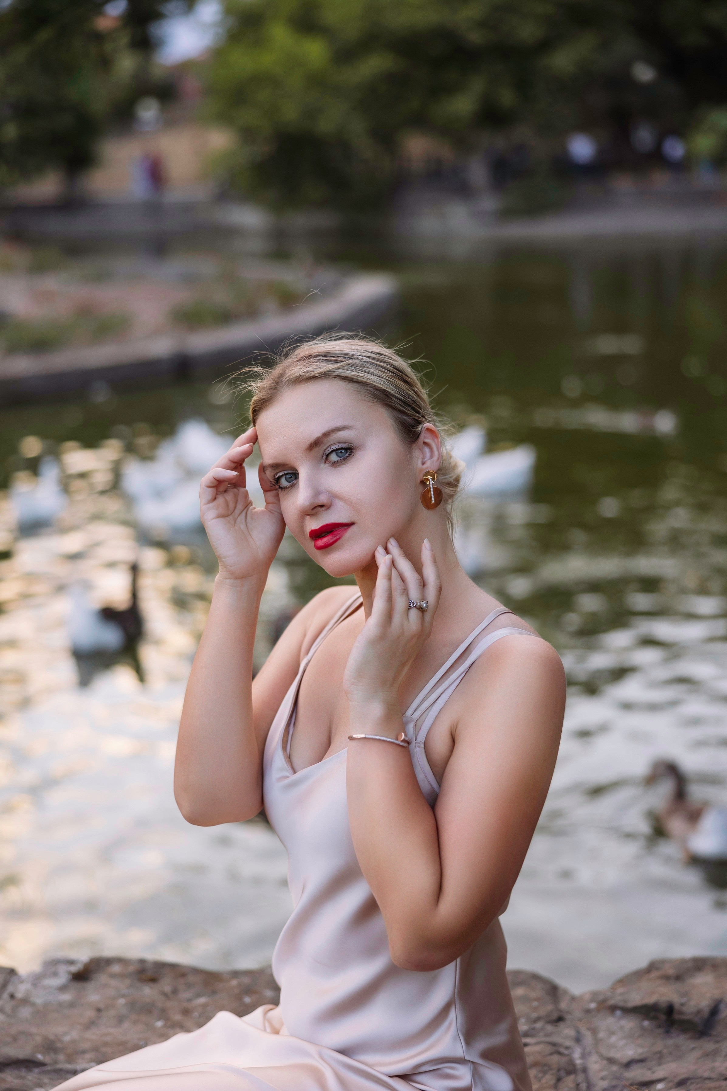 Фотограф Анна Крылова — женский портрет на фоне уток