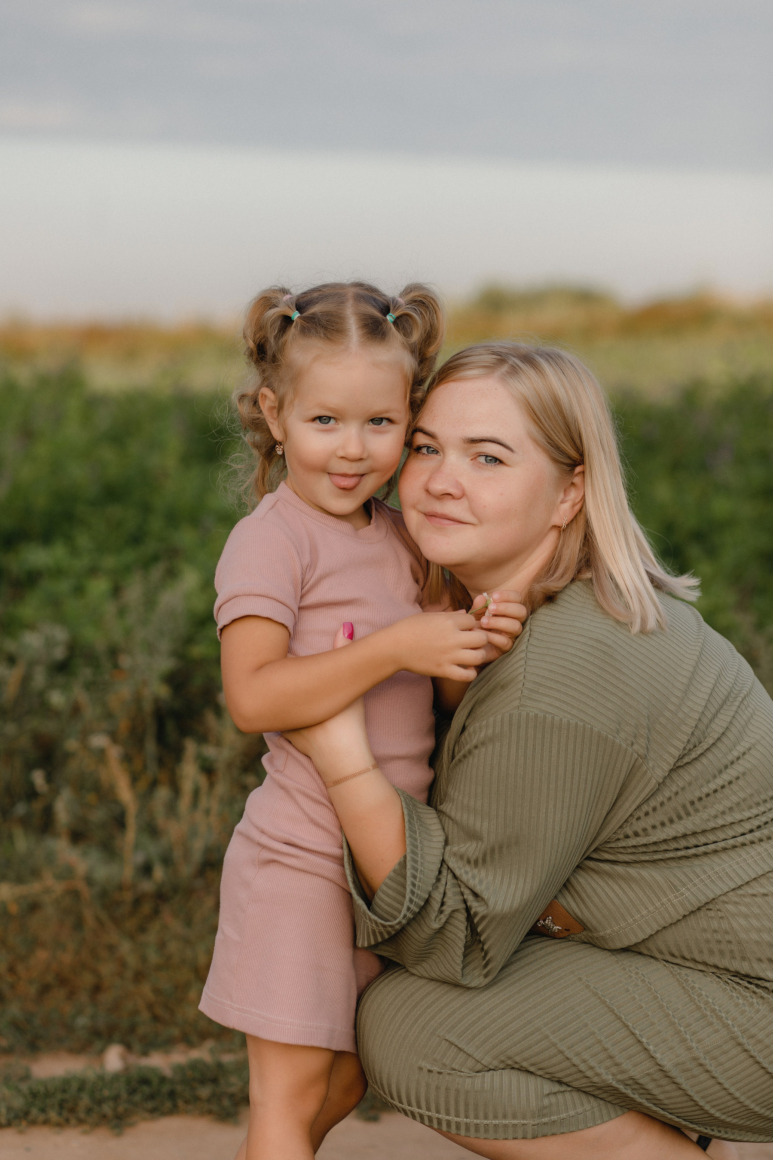 Аня, Вадим и Ева. Главная