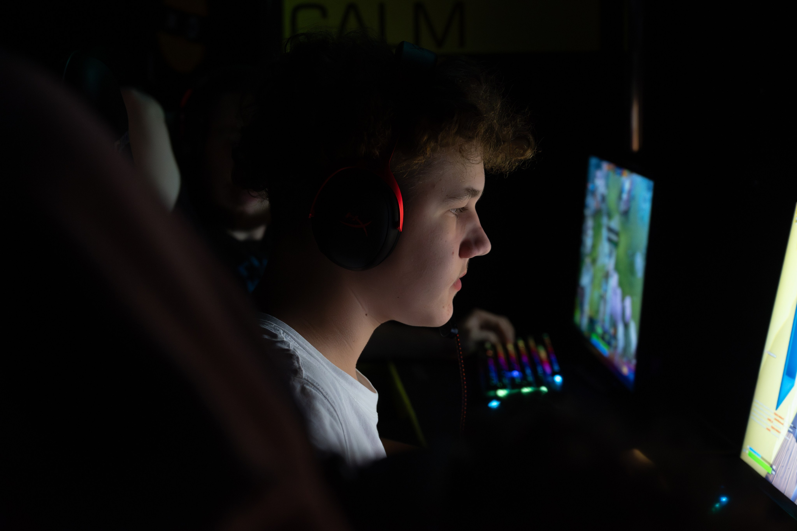 Репортаж в киберспортивном клубе Kolizeum. Фотограф мероприятий в Москве