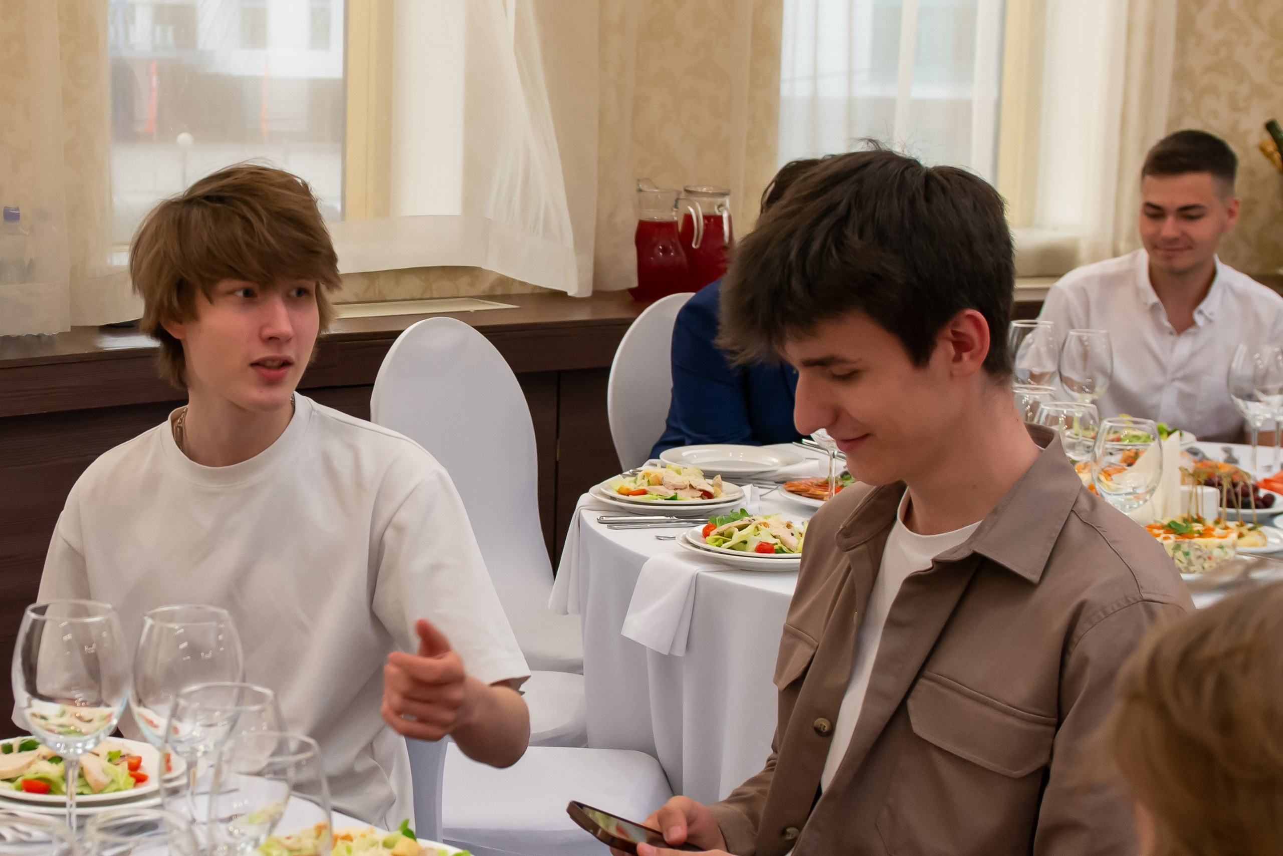 Выпускной вечер в гимназии № 37, ресторан La Ronde