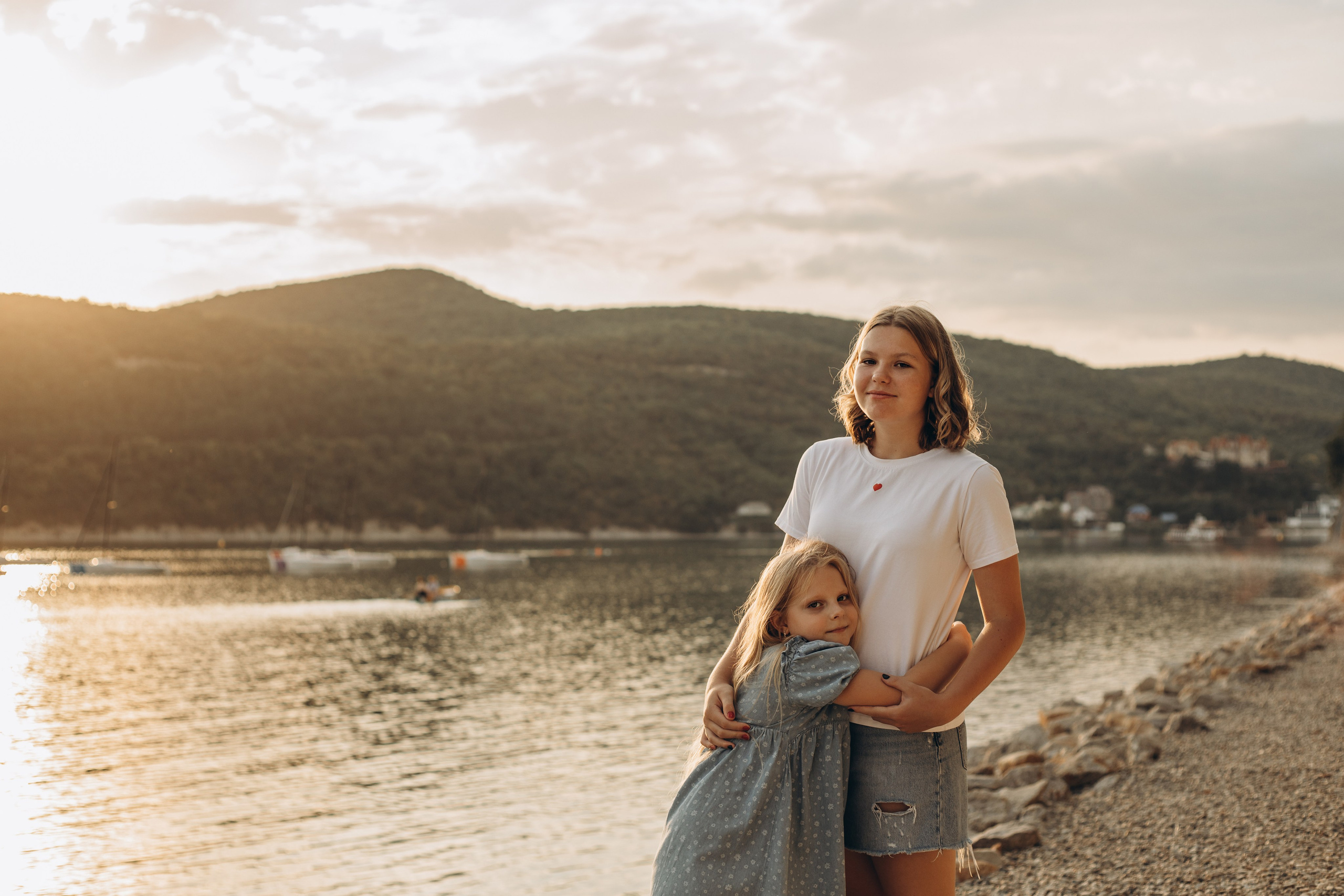 Антон, Тамара, Алиса и Ева — летний вечер у озера. Семейный фотограф Новороссийск, Анапа, Геленджик — Юлия Давыдова