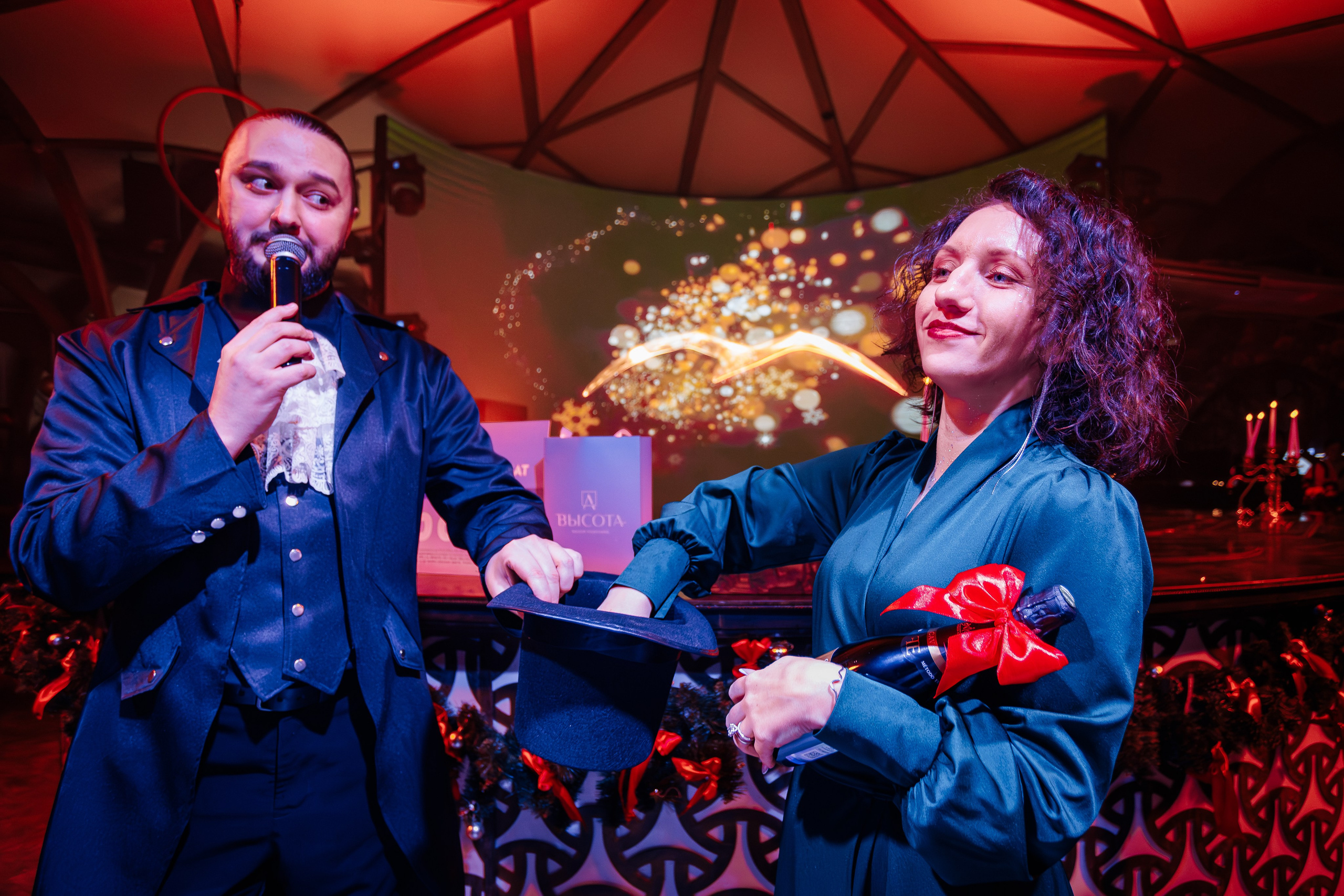 Новогодняя шоу-программа «MAGIC TIME» в PTIZZA BAR_Ялта_31.12.2025. Аминов Руслан | Фотограф