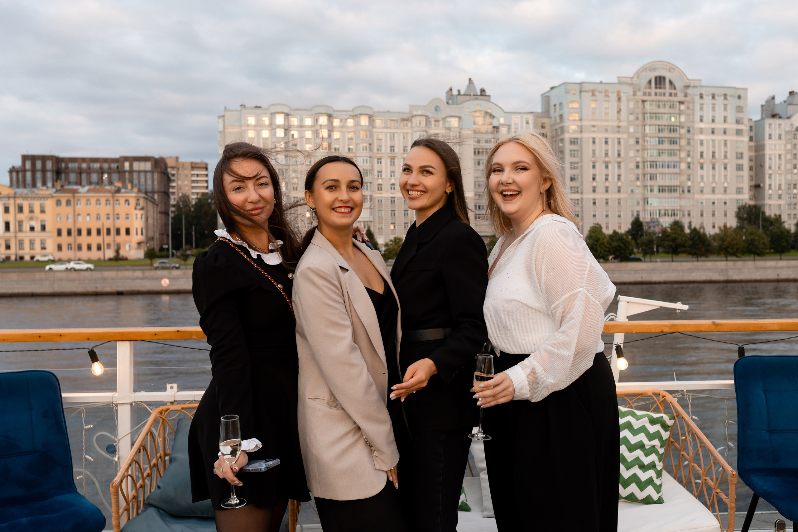 На воде. Главная