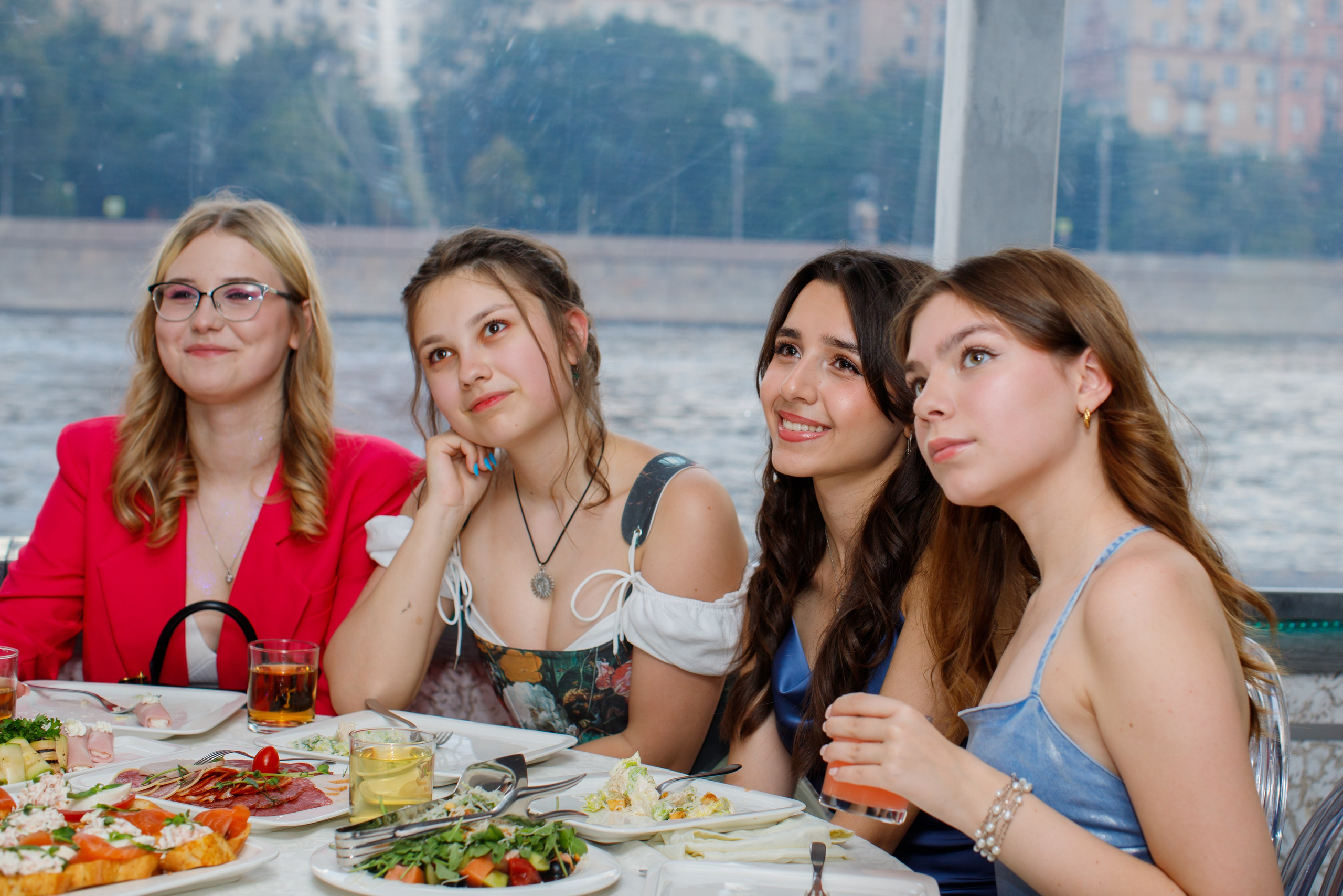 9 класс / Гимназия № 1558 имени Росалии де Кастро / Выпускной. Детский и семейный фотограф Мария Киселёва. Москва