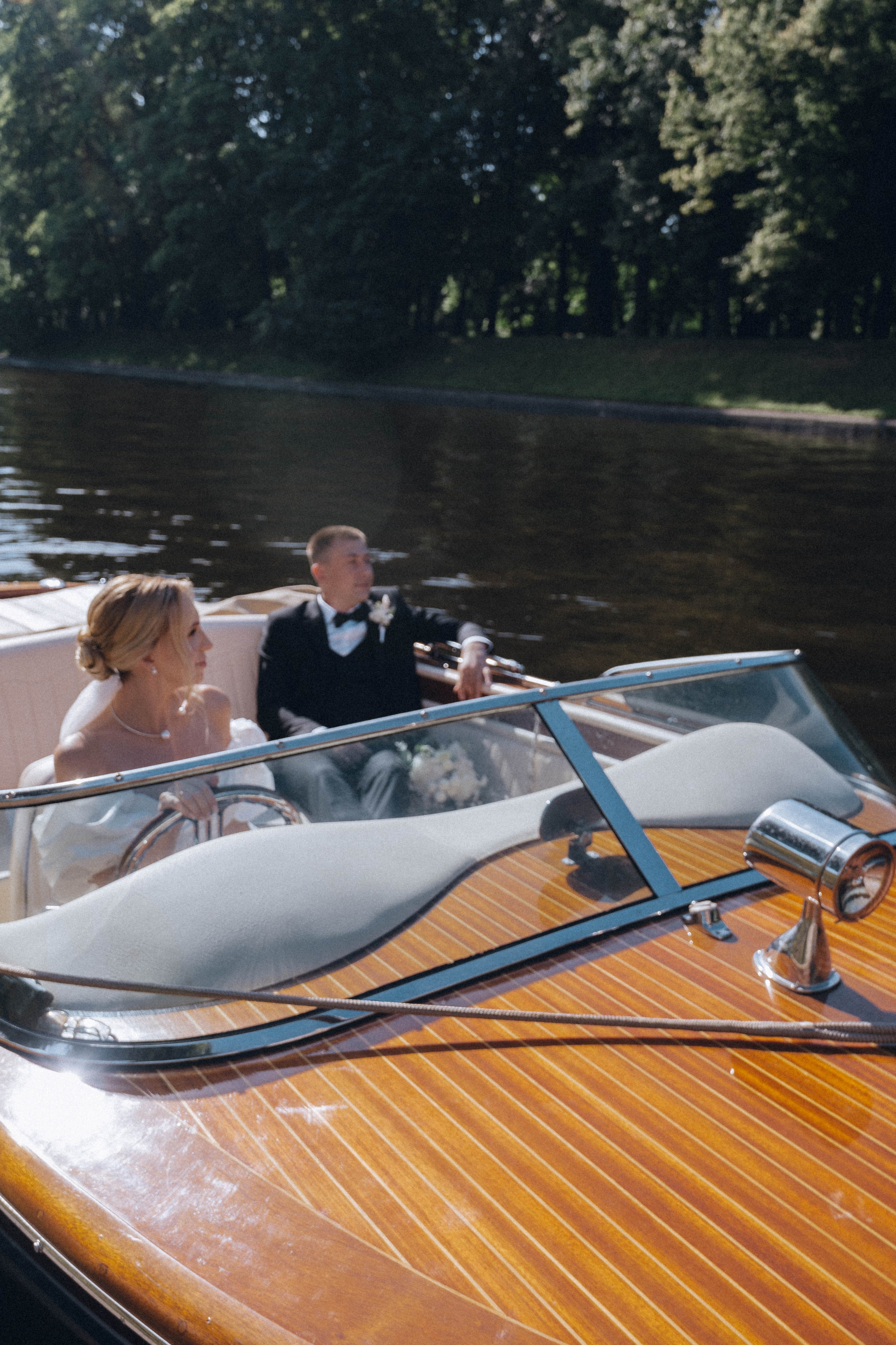 СВАДЕНБНАЯ СЬЕМКА НА КАТЕРЕ ПО КАНАЛАМ САНКТ-ПЕТЕРБУРГА И В АКВАТОРИИ НЕВЫ. Профессиональный фотограф, Санкт-Петербург — Виктория Богомолова