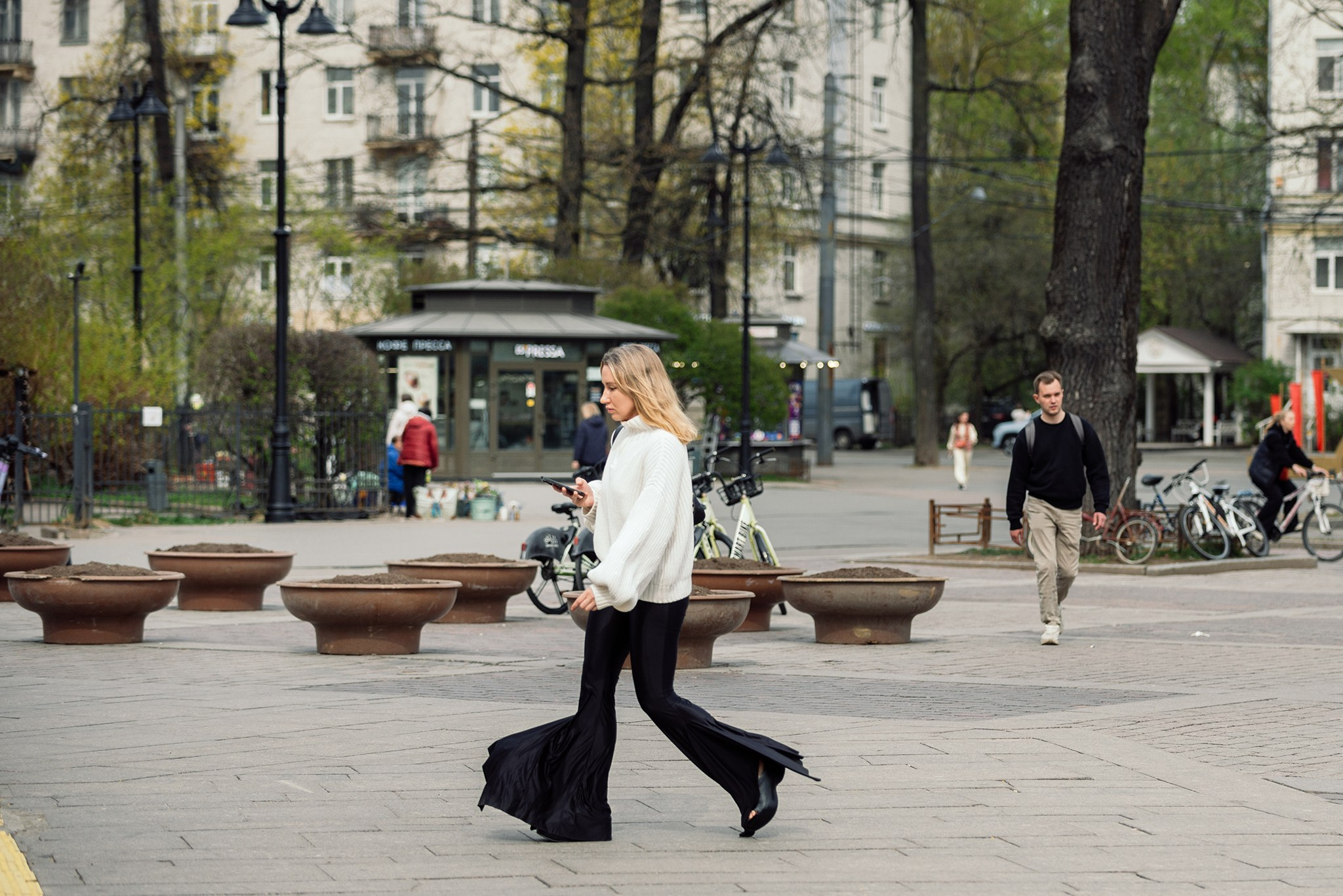 Уличная съёмка. Чёрная речка. Май 26. Репортажный фотограф в Санкт-Петербурге Анастасия Клёпова