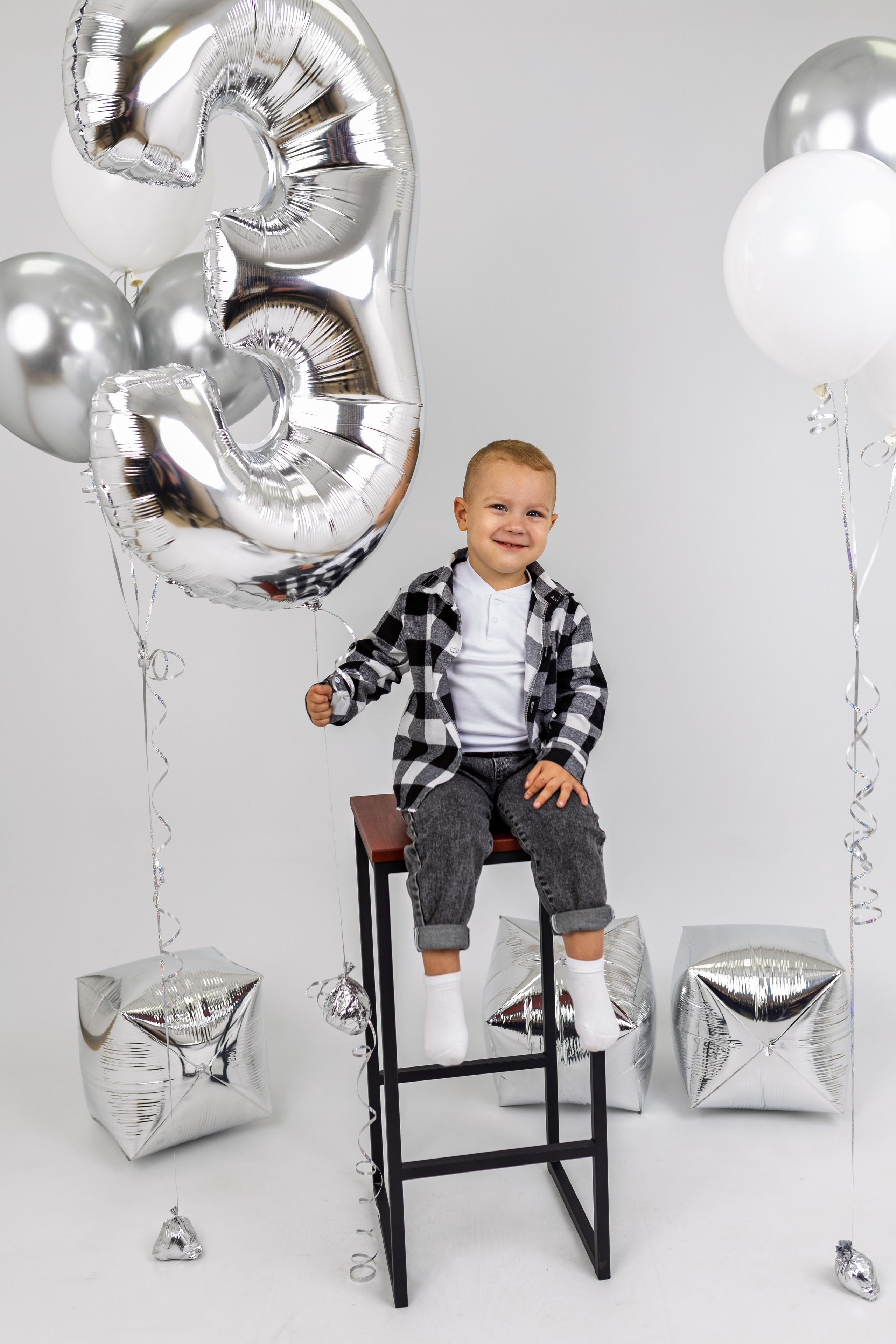 Семейная фотосессия в студии Гуково Ростовская область фотограф Григорий Новиков фотовидео съёмка novikov.foto. Фотограф Гуково Григорий Новиков novikov.foto