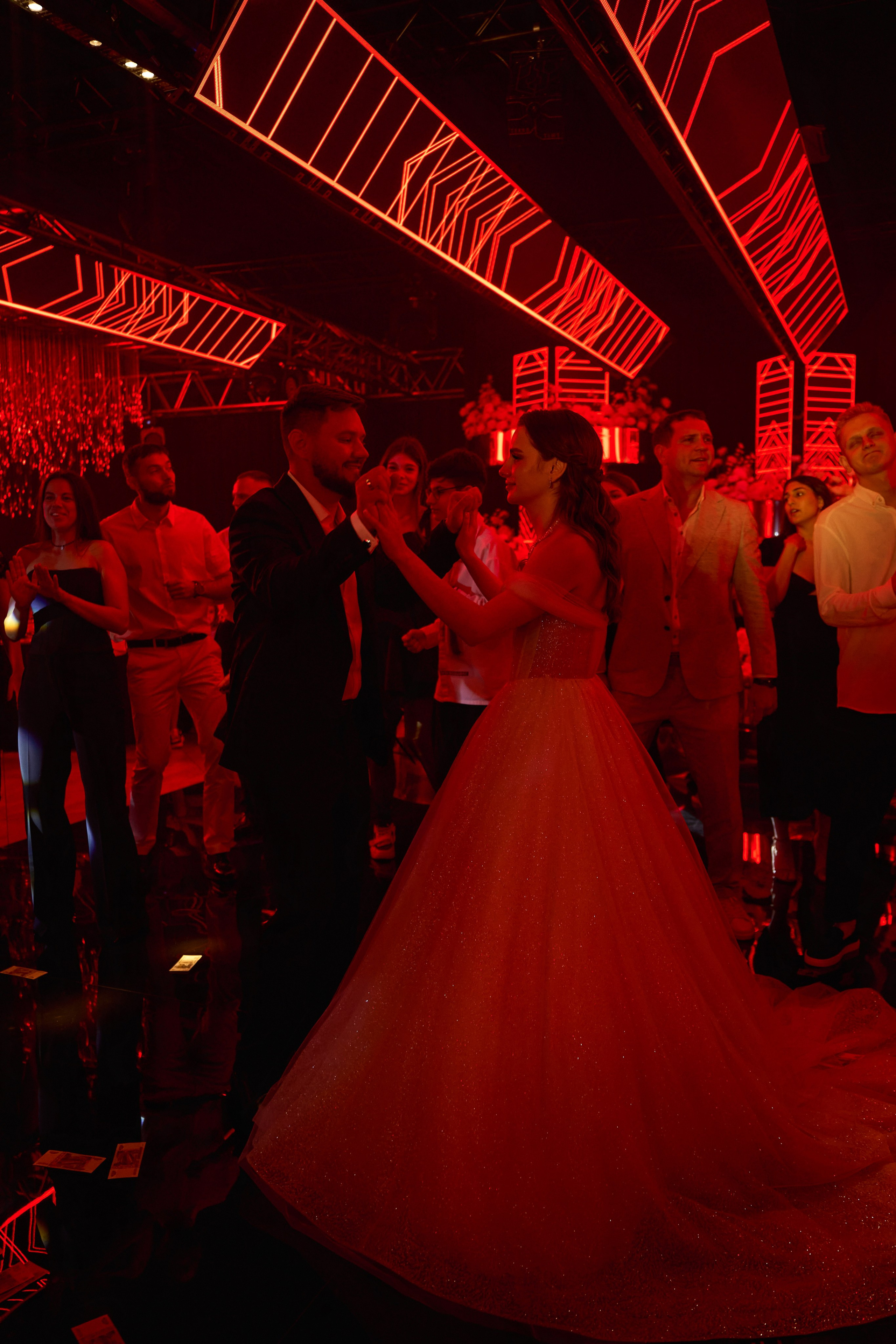 Свадьба с искусственным интеллектом в Усадьбе фамилии от ТВИНС СТУДИО лучших фотографов Краснодара. ТВИНС СТУДИО — лучшие свадебные фотографы и видеографы в Краснодаре