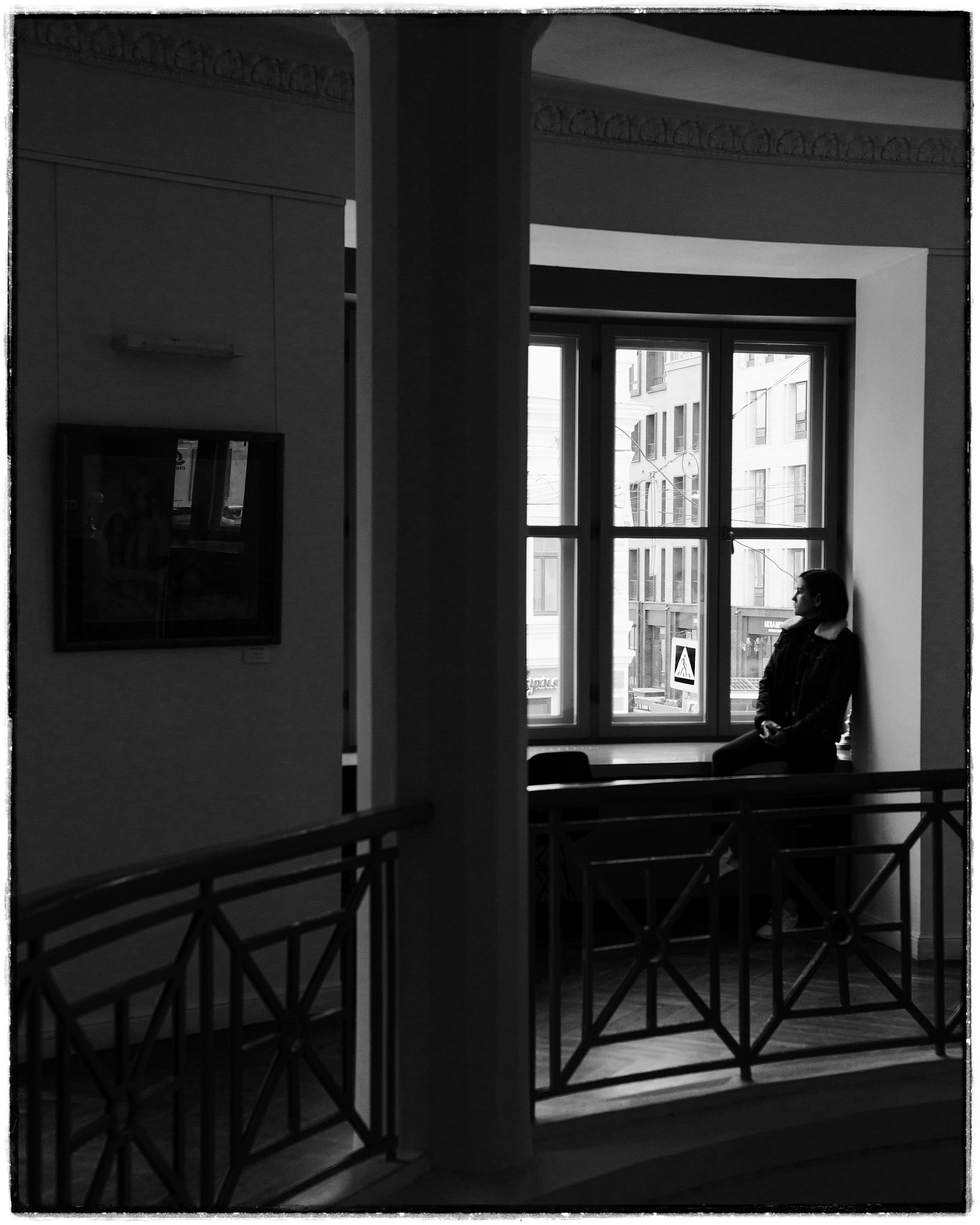 Черно белая фотосессия девушки на улице. Портретный фотограф в Москве и Нижнем Новгороде - Андрей Репин