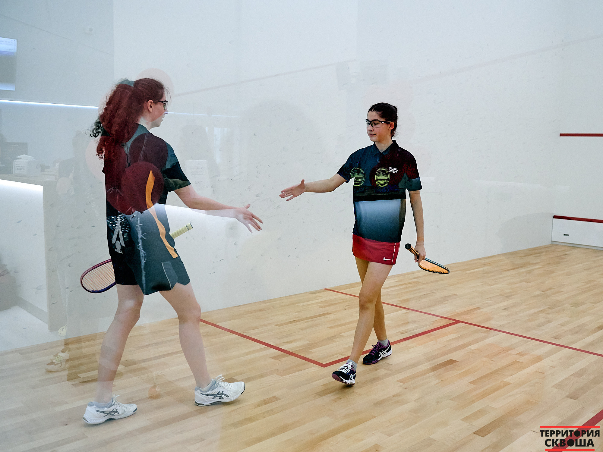 Турнир по сквошу. Фотографии отовсюду и обо всем