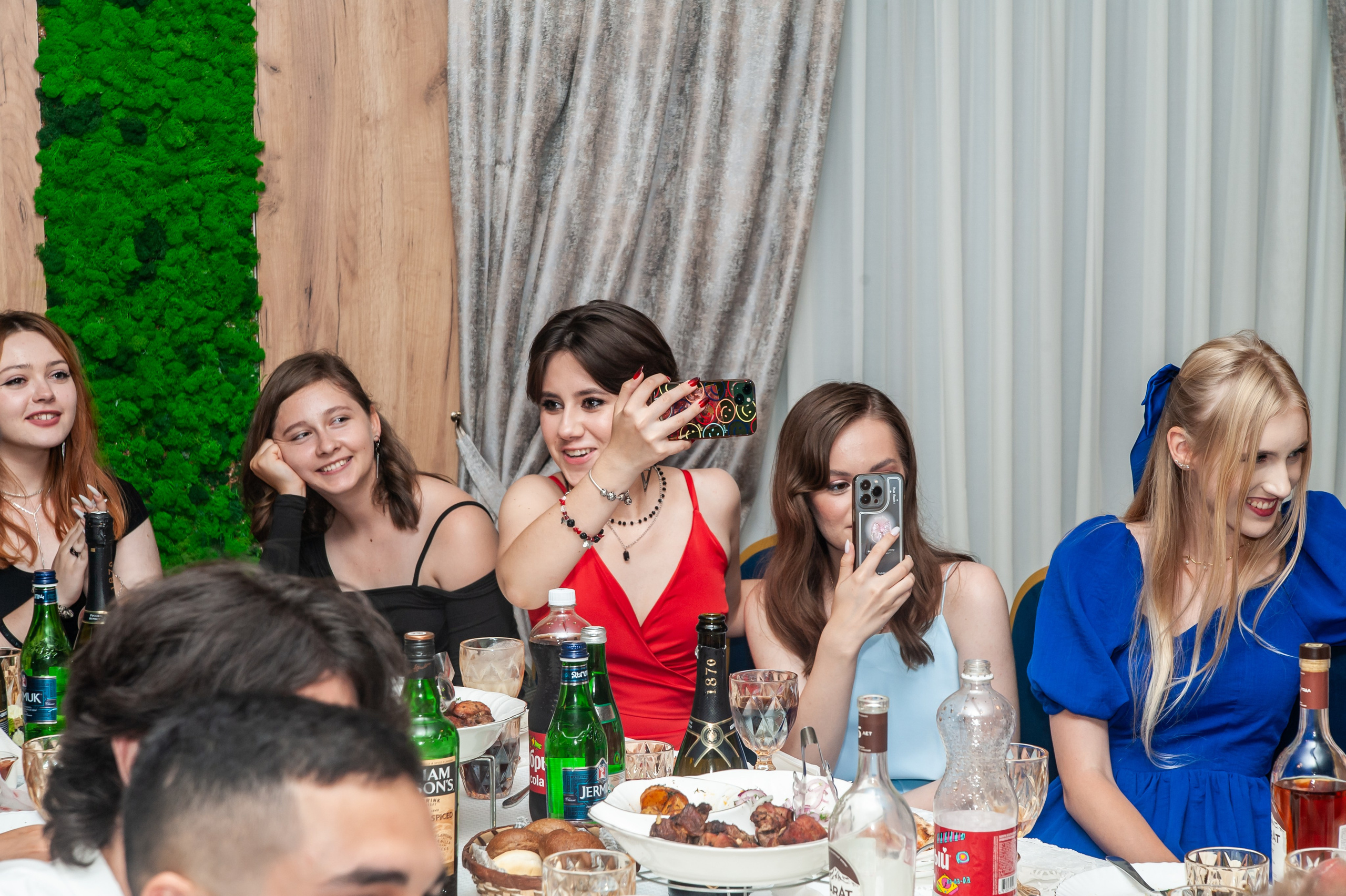 Выпускной МАОУ СОШ № 17 им. Эдуарда Есаяна. Свадебный и семейный фотограф Денис Лукьянов в Краснодаре, Краснодарском крае и Республике Крым